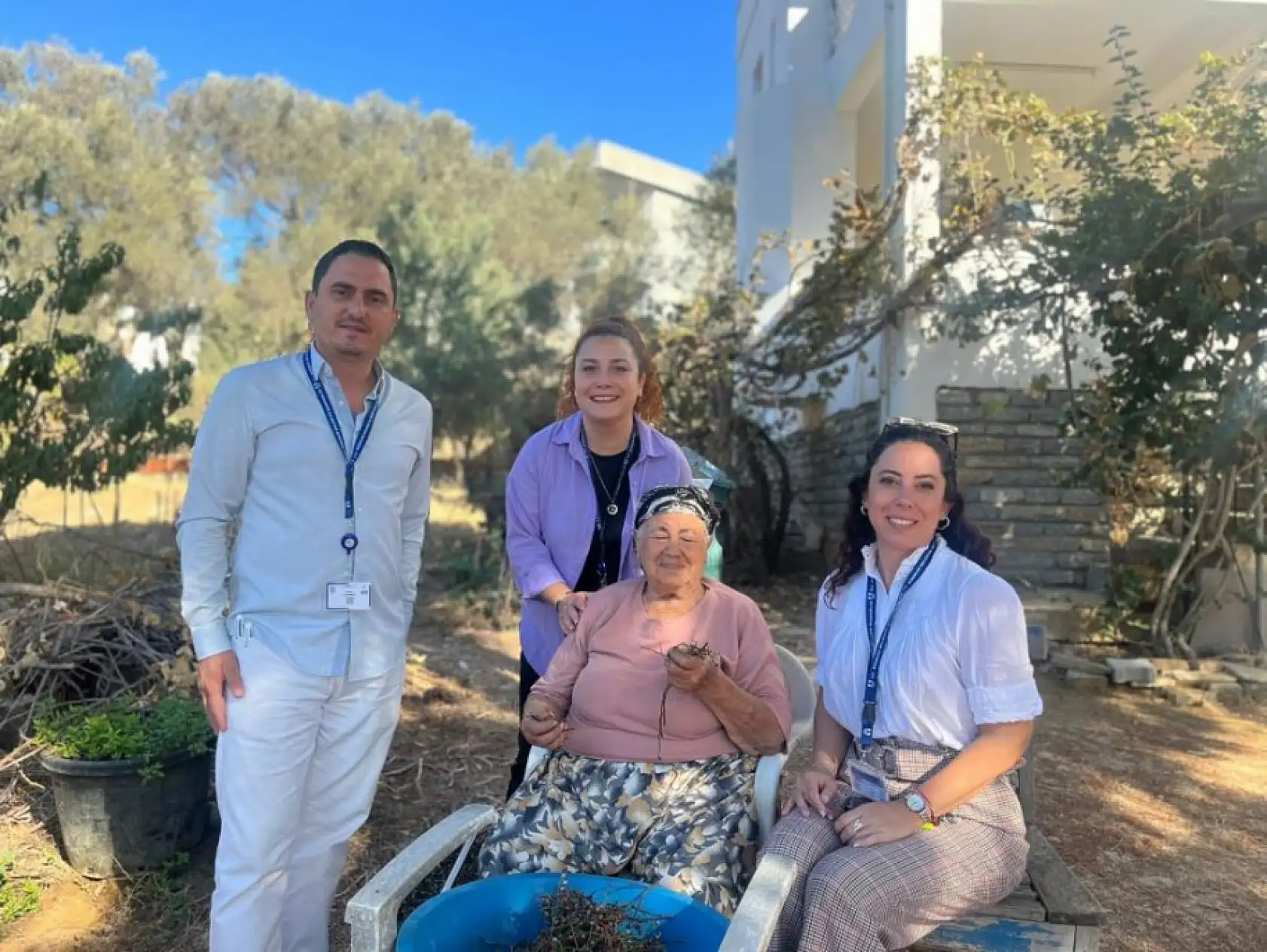 Bodrum'da Saha Çözüm ekipleri, halkla iç içe