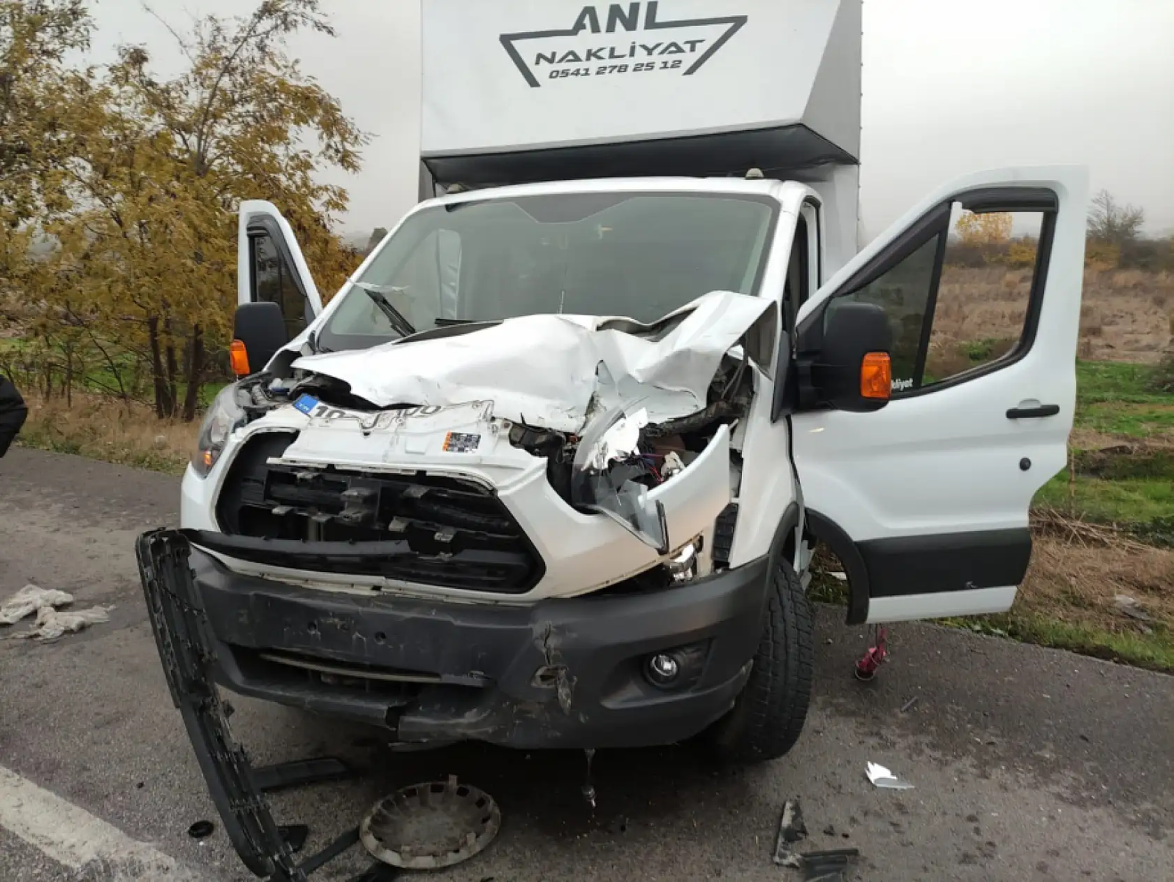 Zincirleme kazada sürücünün sıkıştığı araç çalıntı çıktı