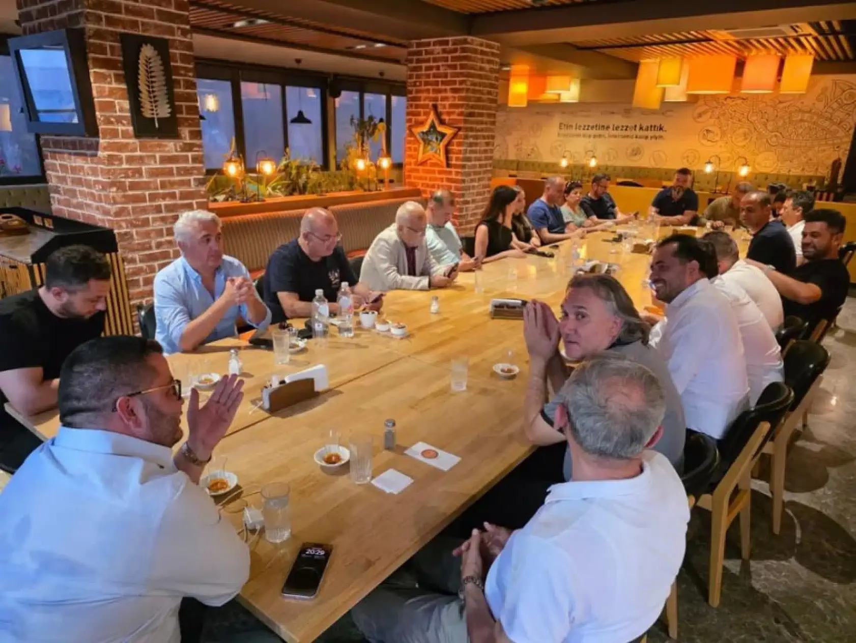 Muğlaspor yönetimi, olağanüstü genel kurul öncesi toplandı