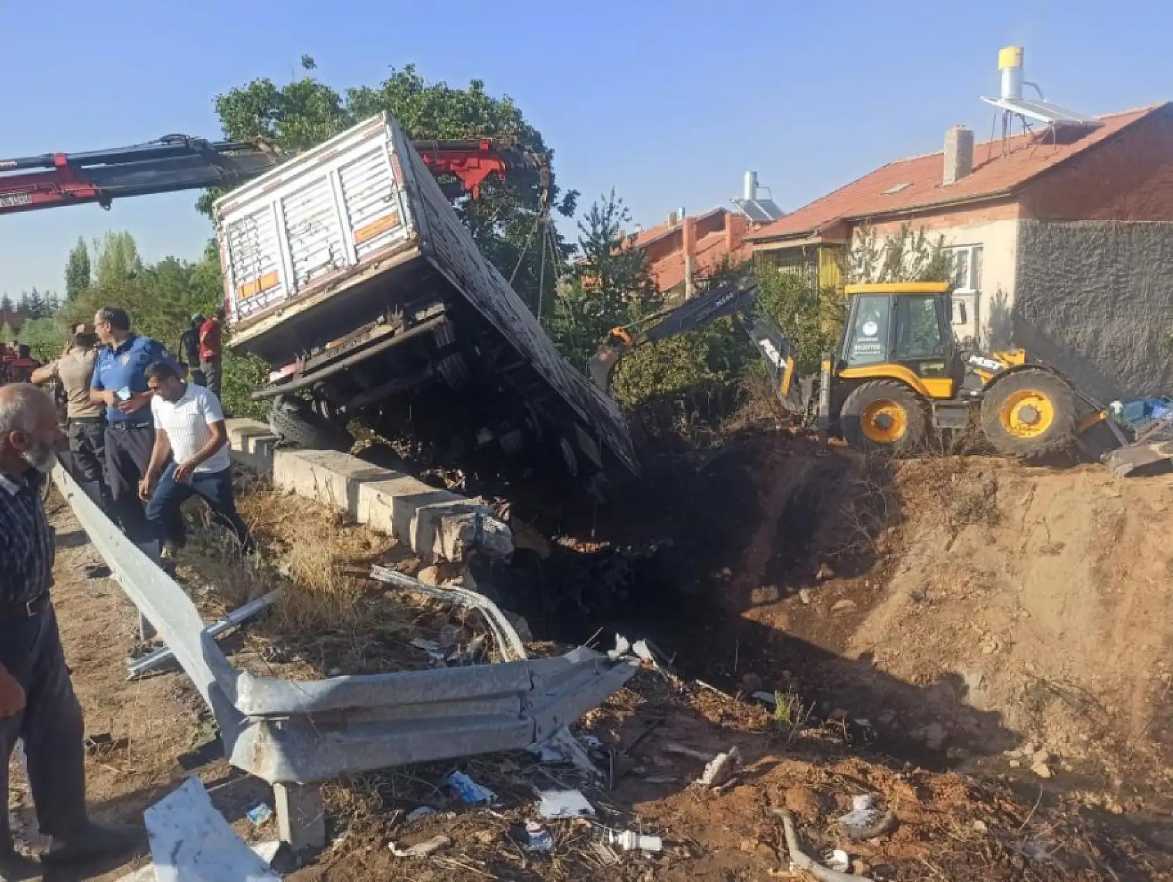 Feci Trafik Kazası: 3 Kişi Hayatını Kaybetti