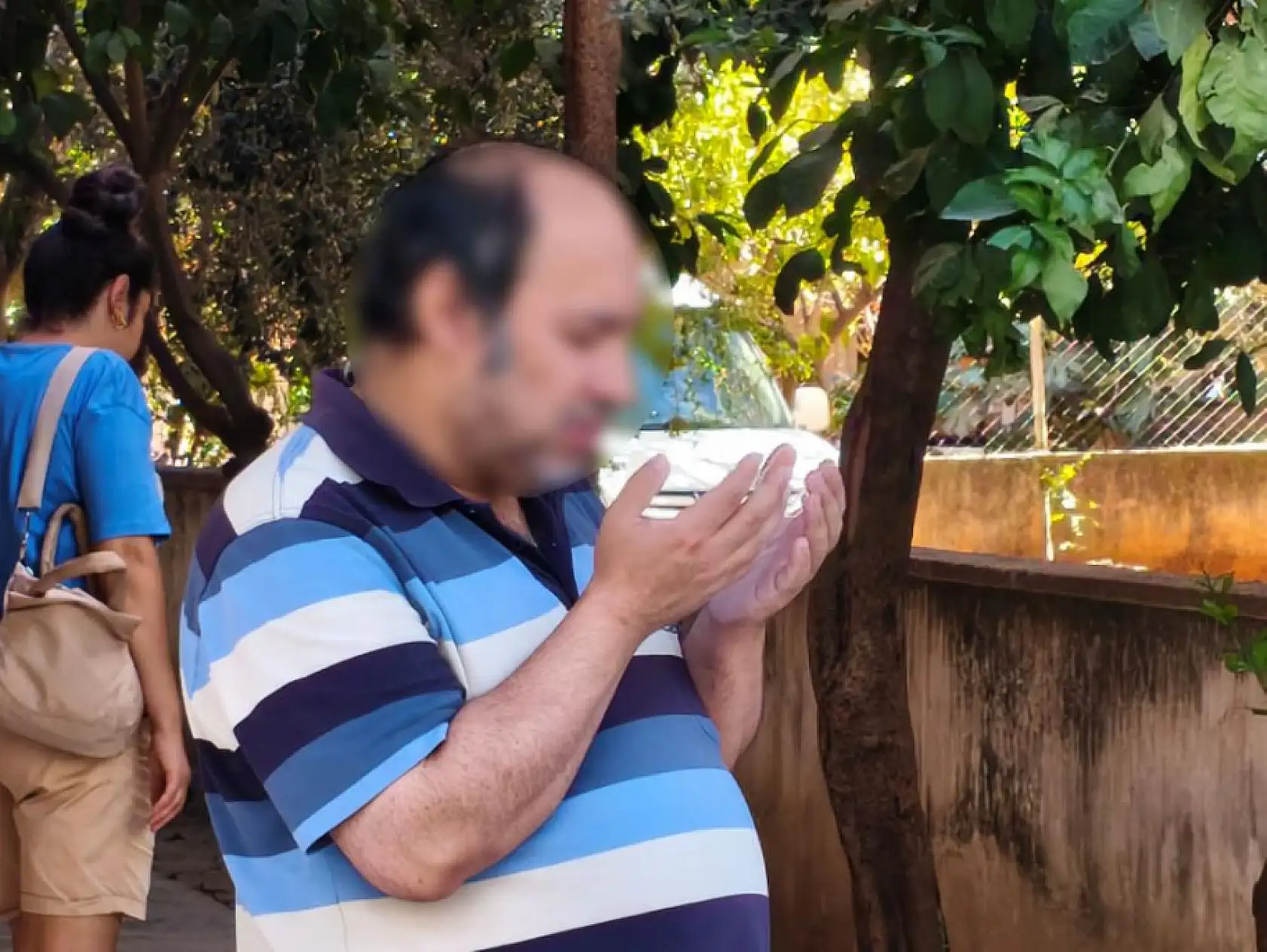 Aynı evde yaşadığı babasının öldüğünü 3 gün sonra fark edip, ablasına haber verdi