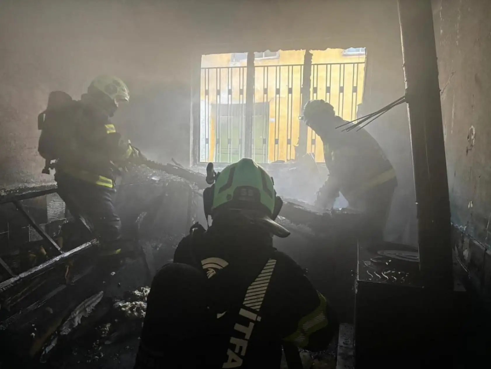 Giriş katında başlayan yangın evi küle çevirdi