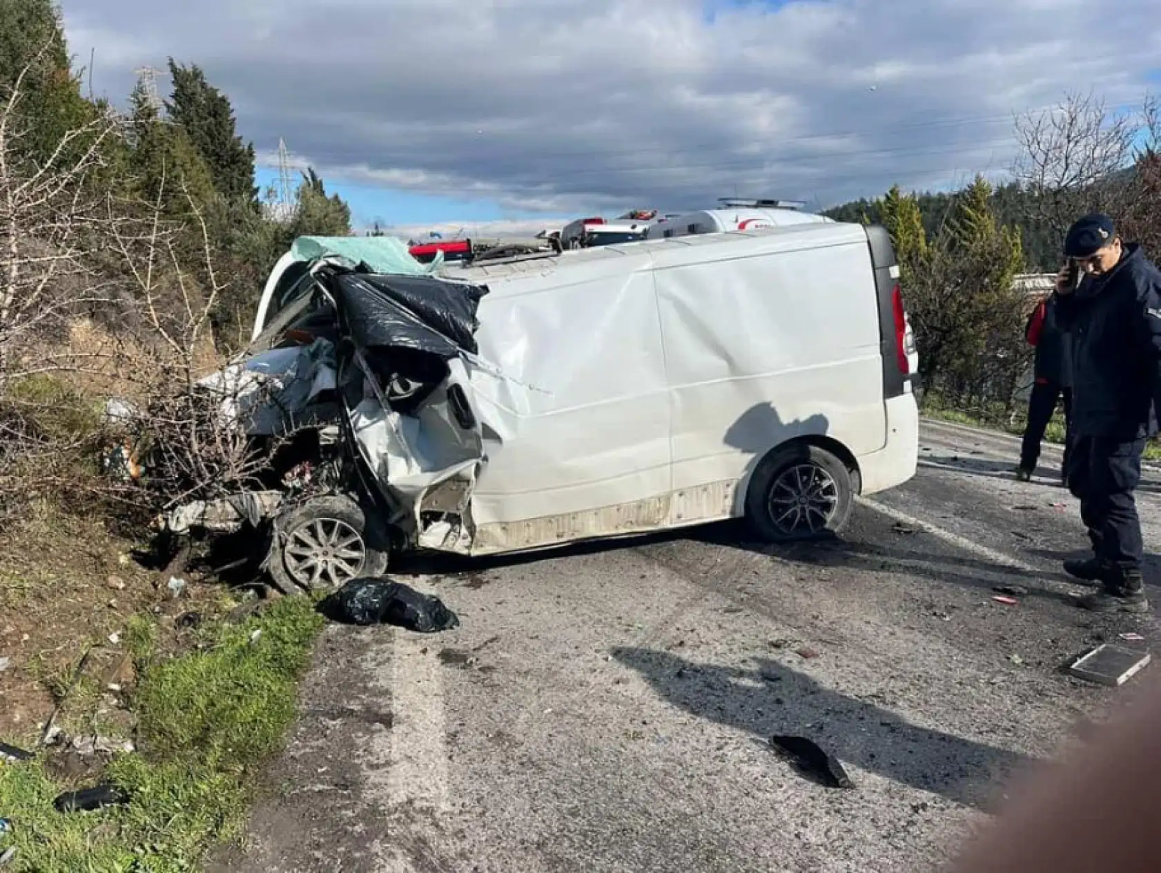 Belediye otobüsü ile panelvan çarpıştı: 1 ölü, 8 yaralı