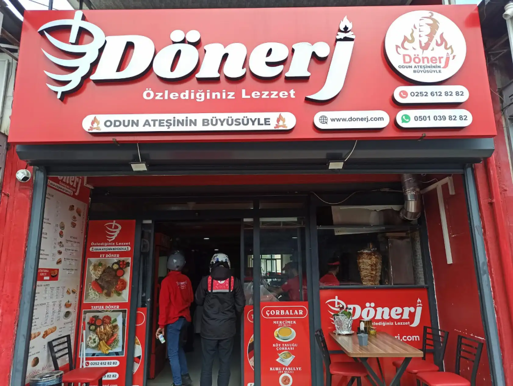 Özlenen odun ateşinde et ve tavuk döner Fethiye'de