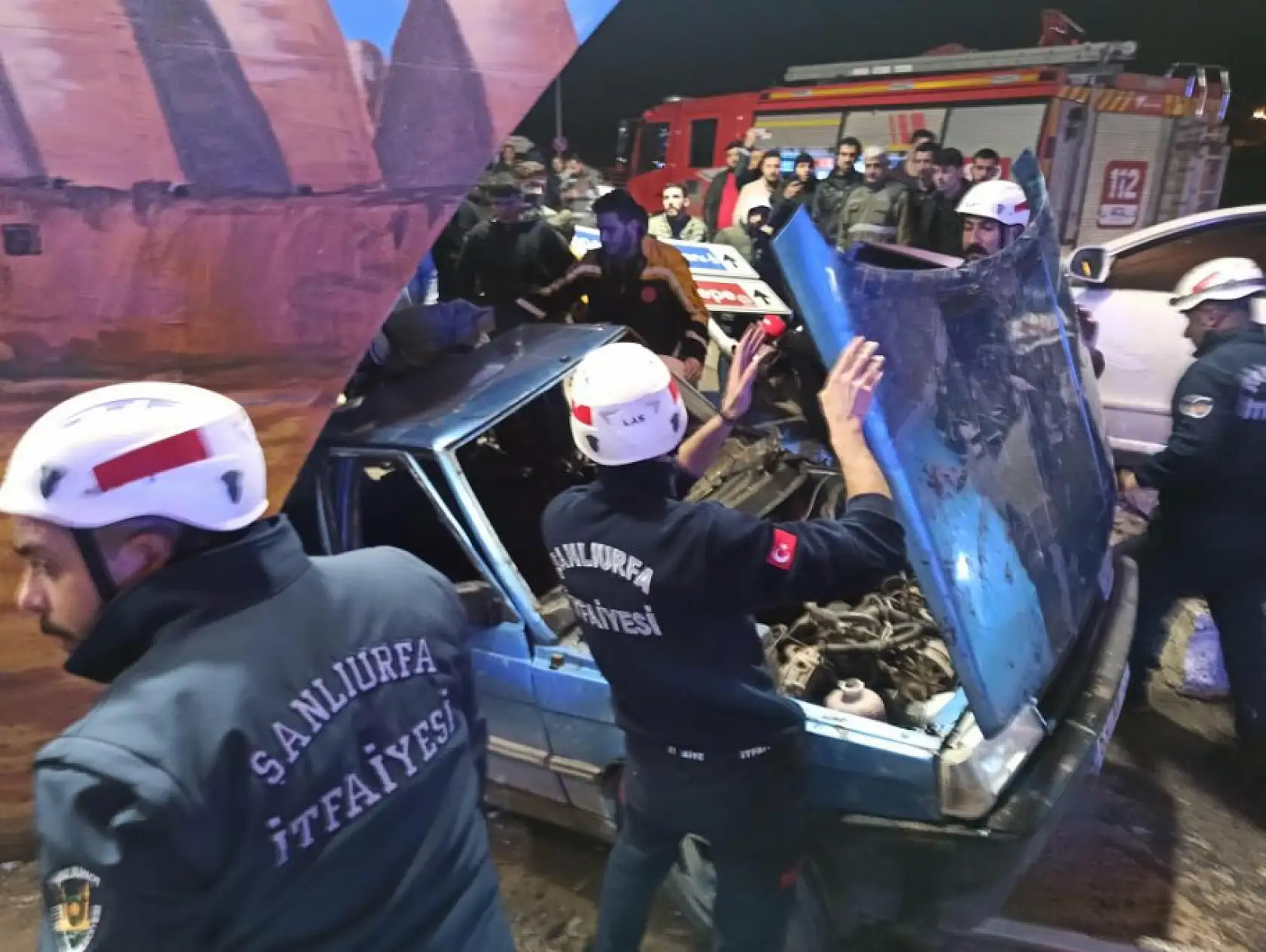 Feci trafik kazası: Otomobil hurdaya döndü, 4 yaralı