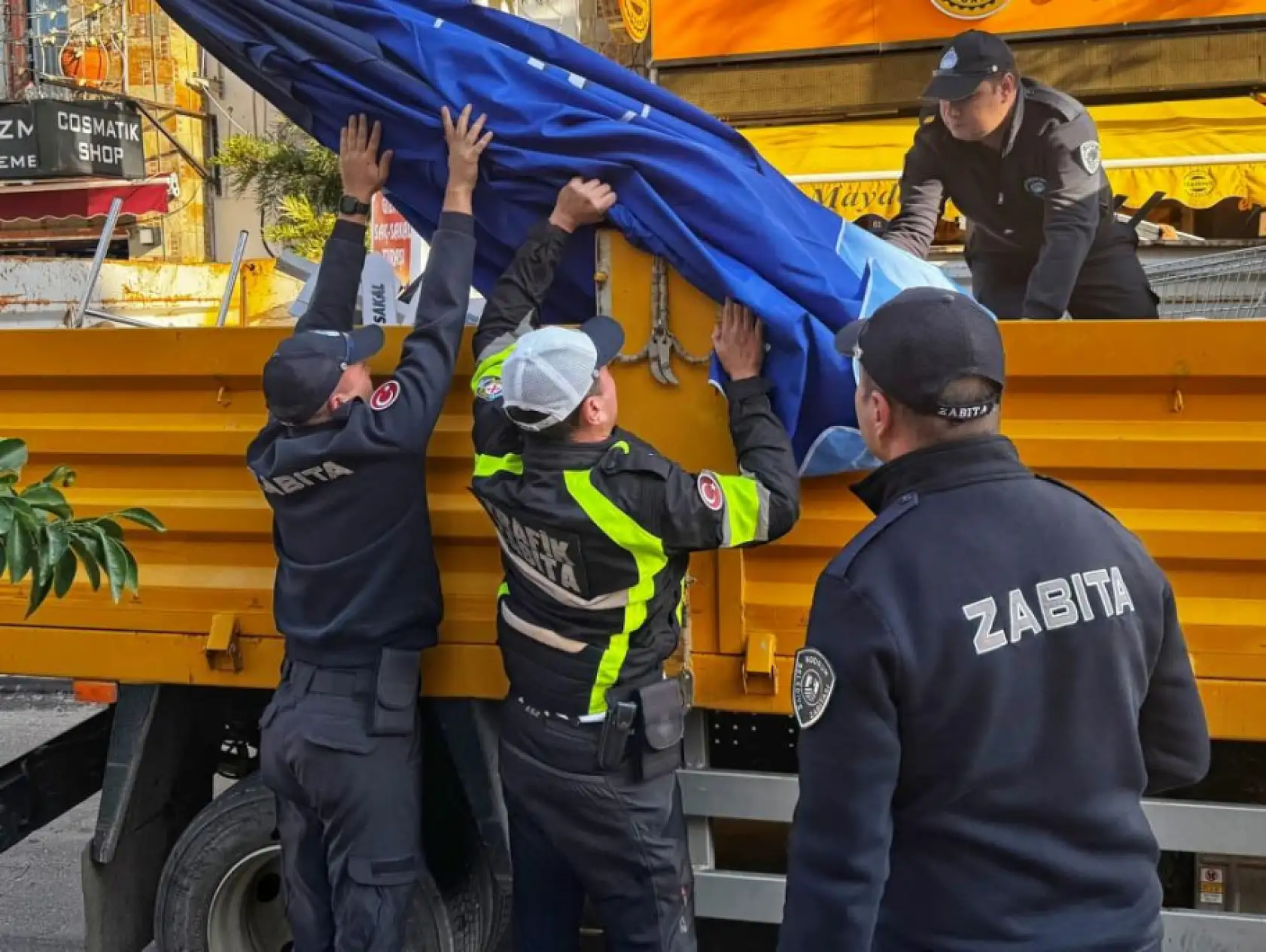 Bodrum'da kamusal alanlar işgallerden temizleniyor