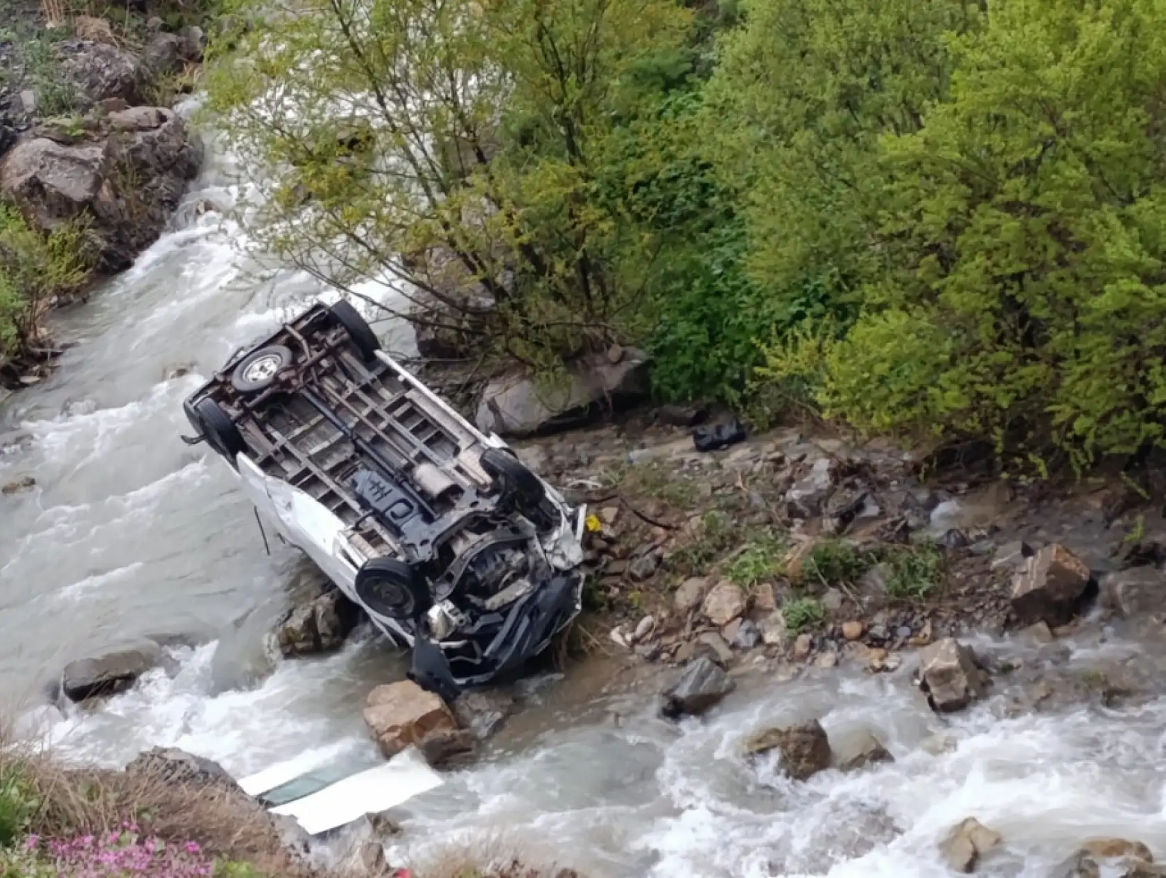 Yüksekova Doski Vadisinde feci kaza: 2 ölü, 3 yaralı