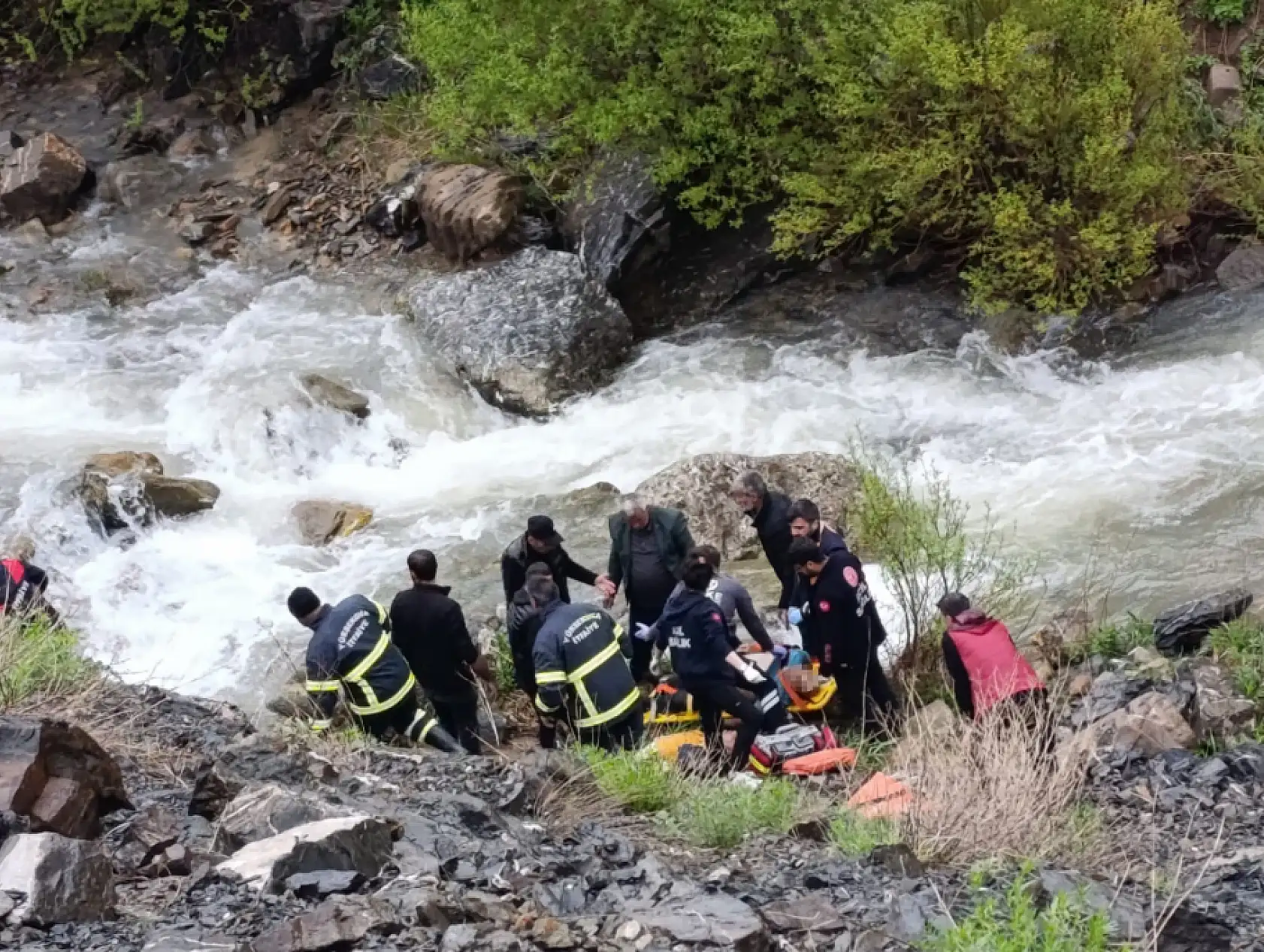 Yüksekova Doski Vadisinde feci kaza: 2 ölü, 3 yaralı