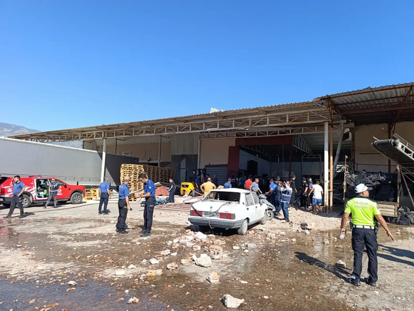 Toptancı halinde patlama: 1 ölü, 3 yaralı