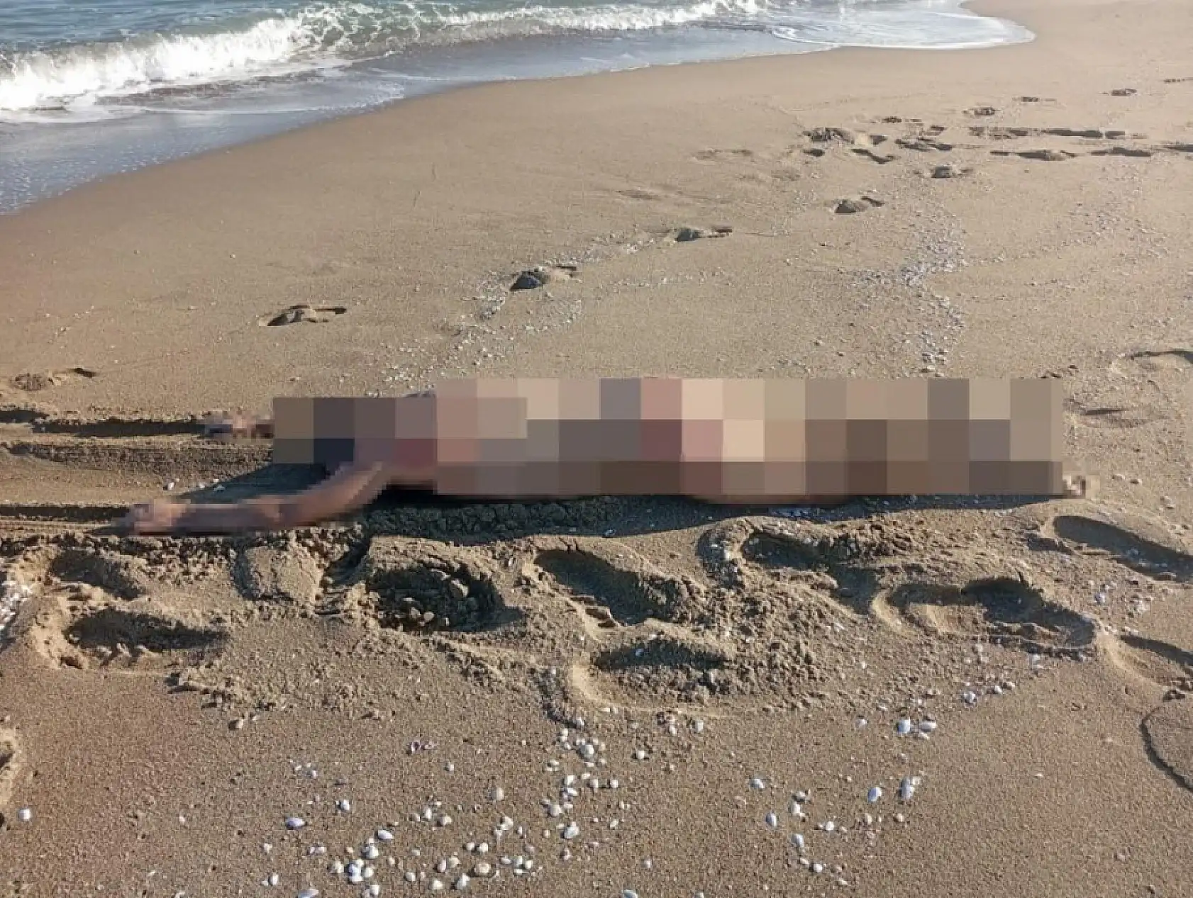 Sabah yürüyüşüne çıkanlar şoke oldu: Sahilde çıplak halde cansız beden