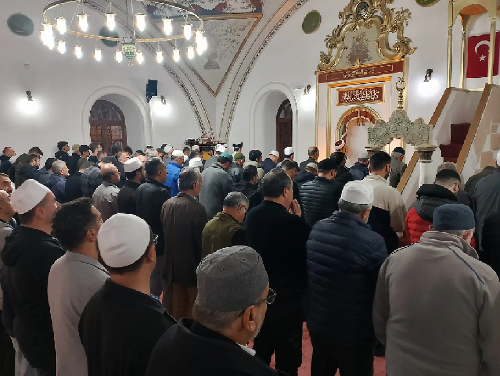 Menteşe'de vatandaşlar Kurşunlu Camii'nde sabah namazında buluştu
