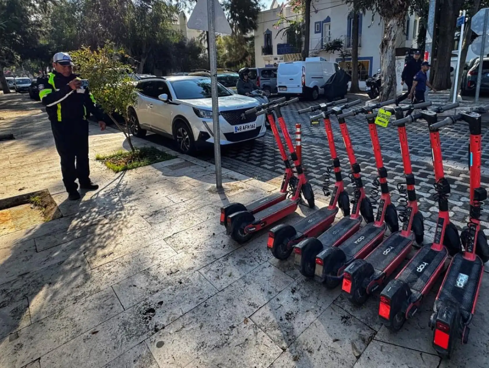 Bodrum'da kamusal alanlar işgallerden temizleniyor