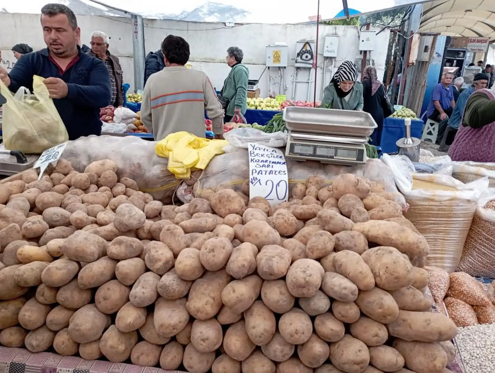 Fethiye Salı Pazarı fiyatları cep yakıyor!