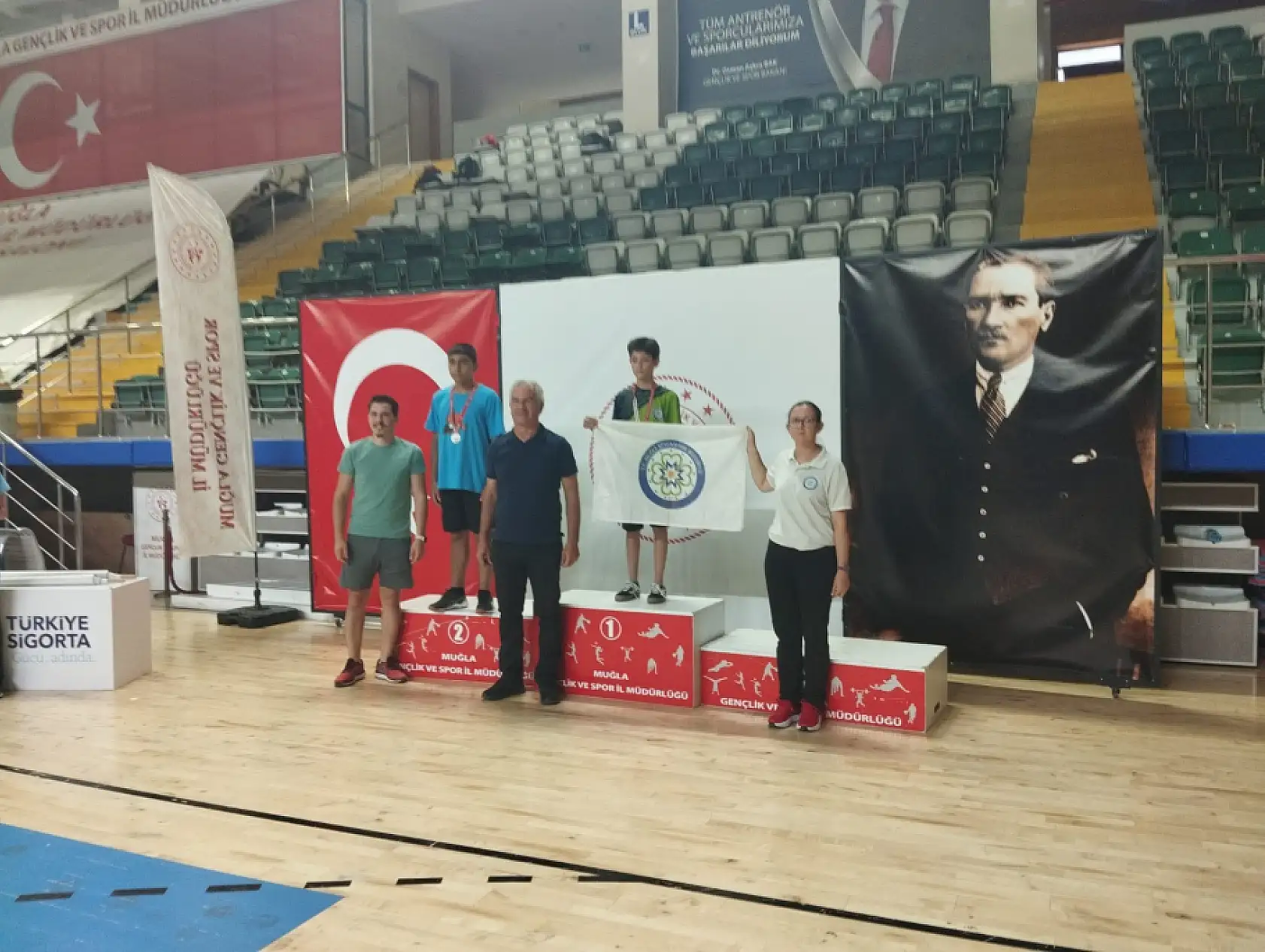 Büyükşehir Sporcularının Raketleri Zirvede