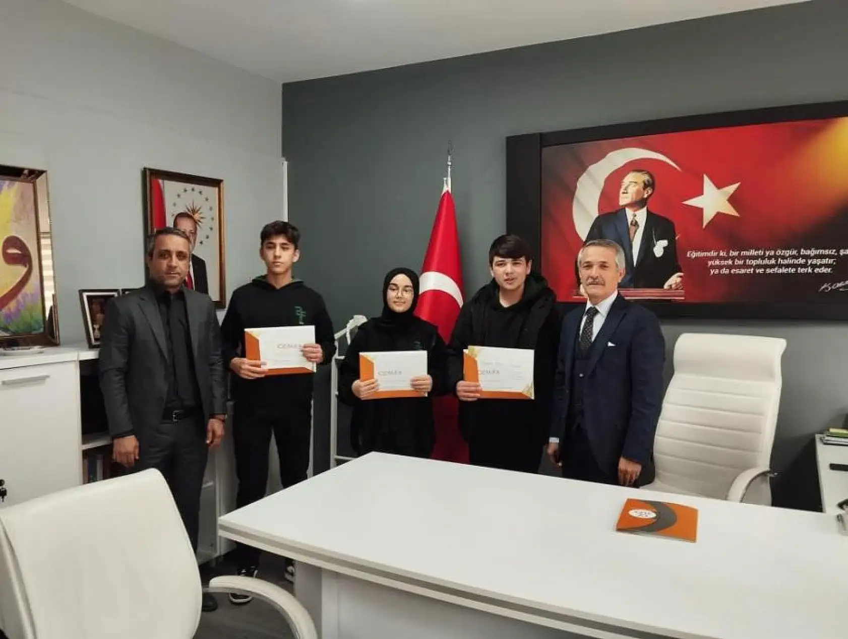 Milli Eğitim Müdürlüğü'nden başarılı öğrencilere ödül