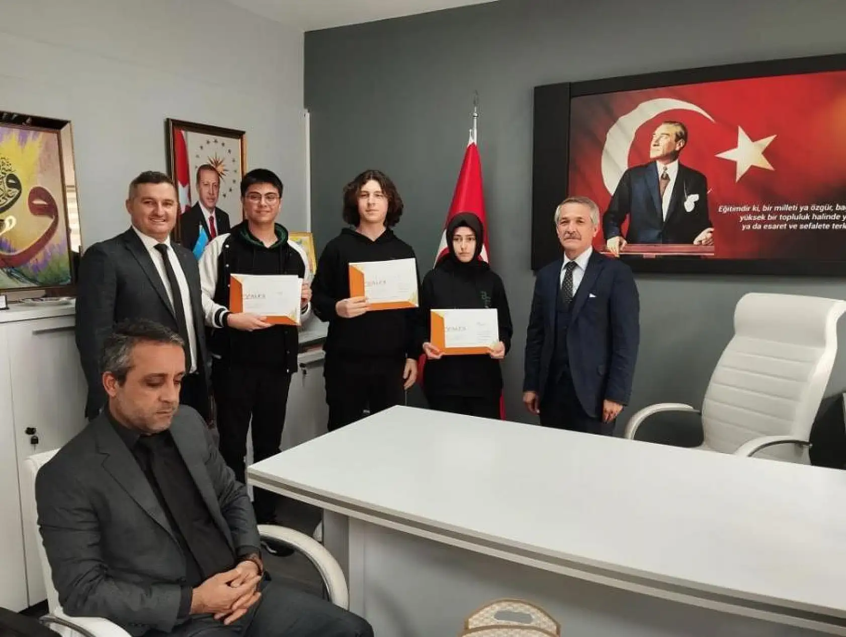 Milli Eğitim Müdürlüğü'nden başarılı öğrencilere ödül