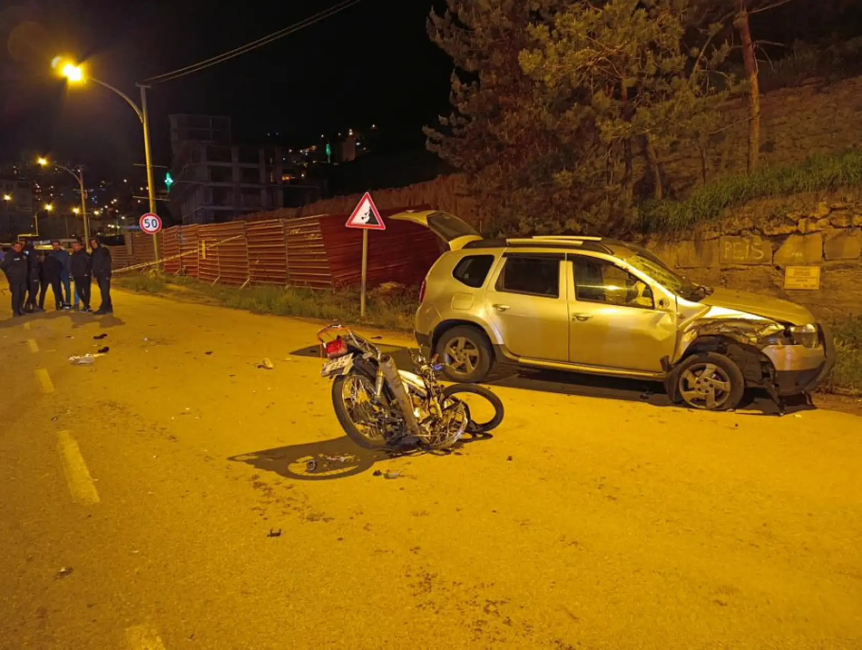 Kafa kafaya çarpışma can aldı: 20 yaşındaki motosiklet sürücüsü hayatını kaybetti