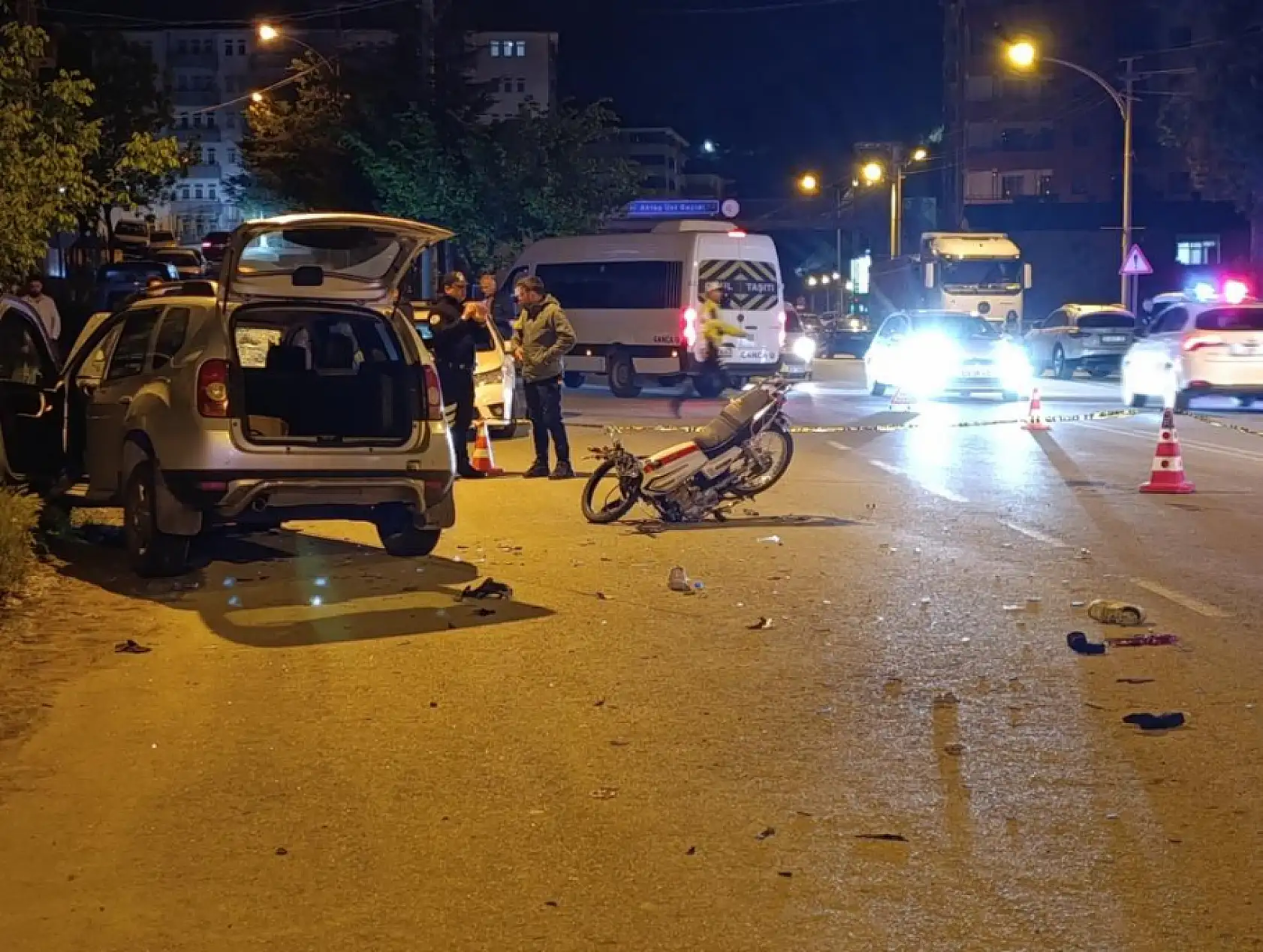 Kafa kafaya çarpışma can aldı: 20 yaşındaki motosiklet sürücüsü hayatını kaybetti