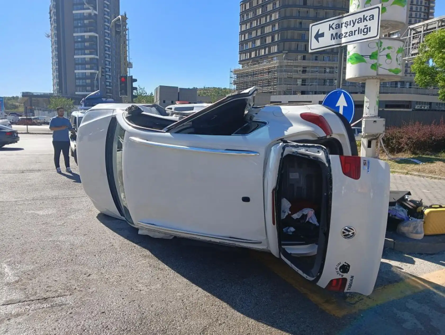 İki otomobil çarpıştı: 2'si bebek 6 yaralı