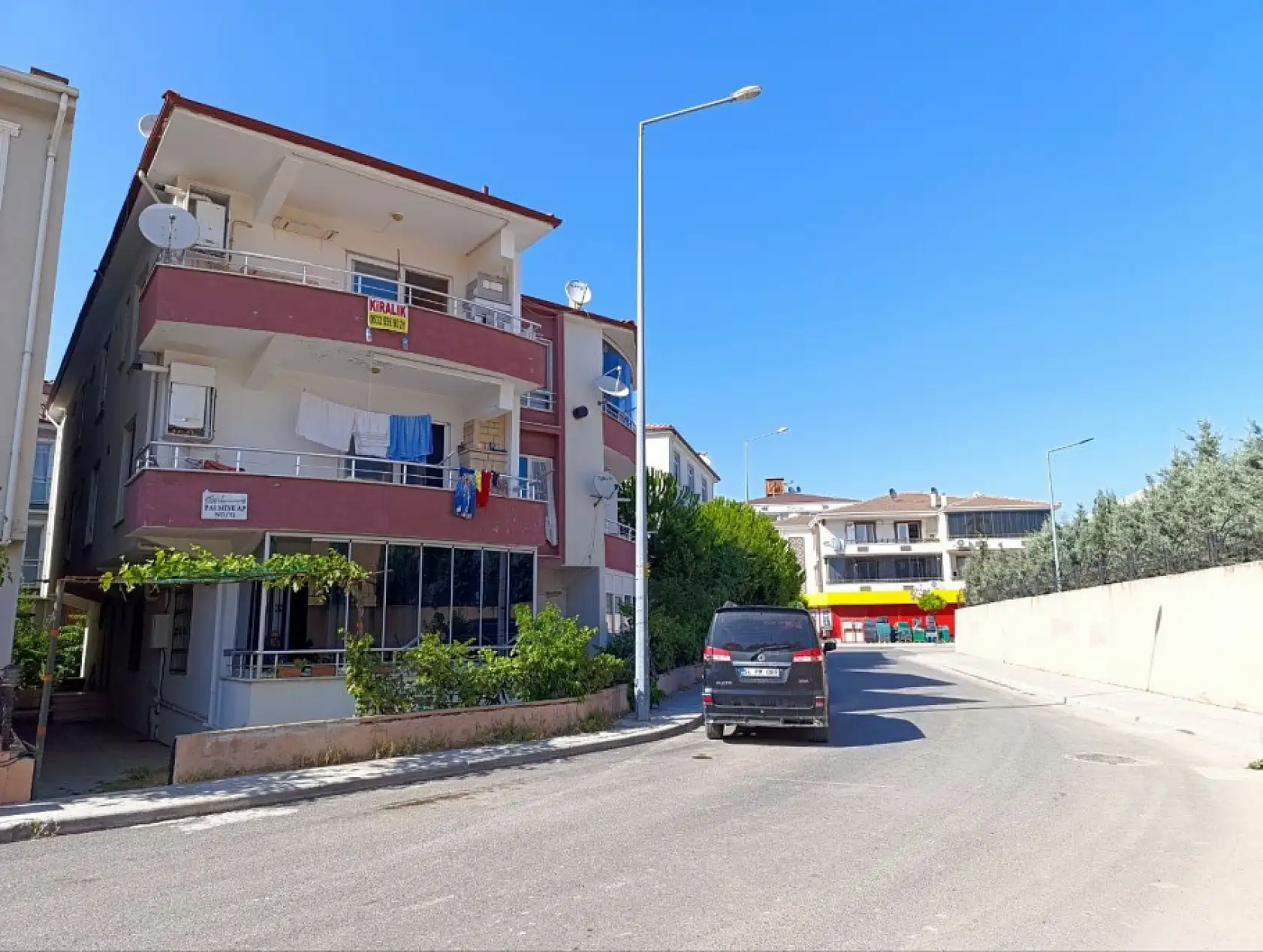 Eşine sinirlenen kadın cip ile dehşet saçtı