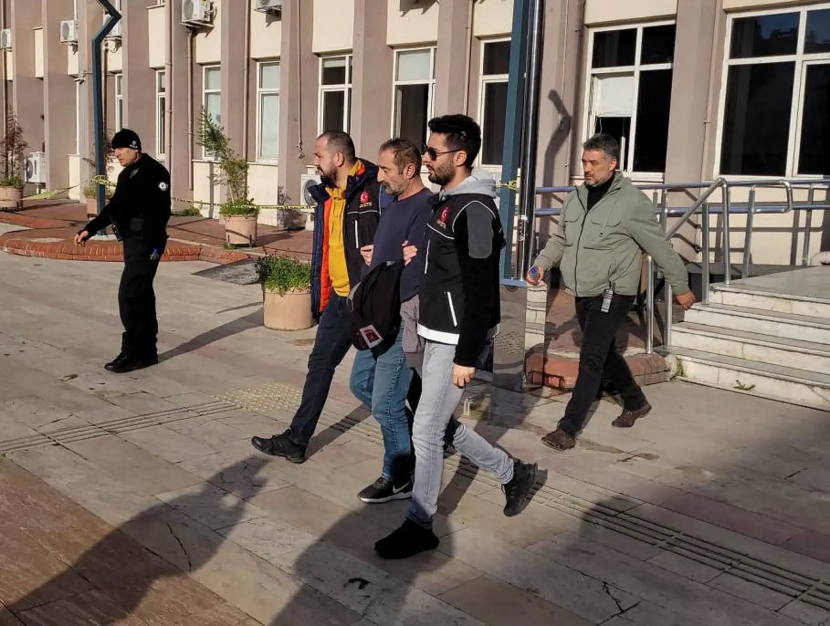 Muğla yolunda nefes kesen operasyon 12 kilogram uyuşturucu ele geçirildi!