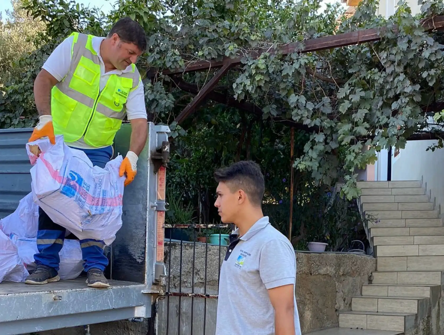 Belediyeden Yakacak Odun Yardımı