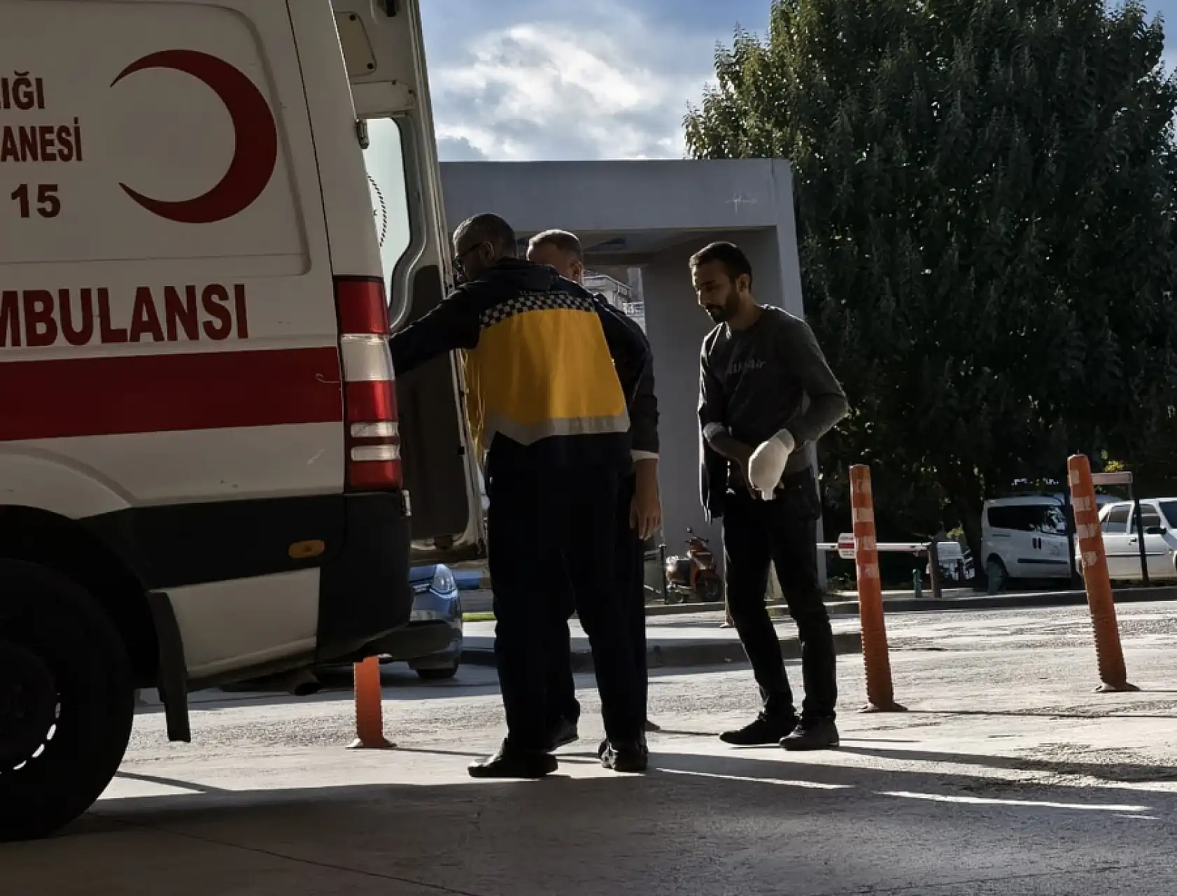 Makineye elini kaptıran işçinin 3 parmağı koptu