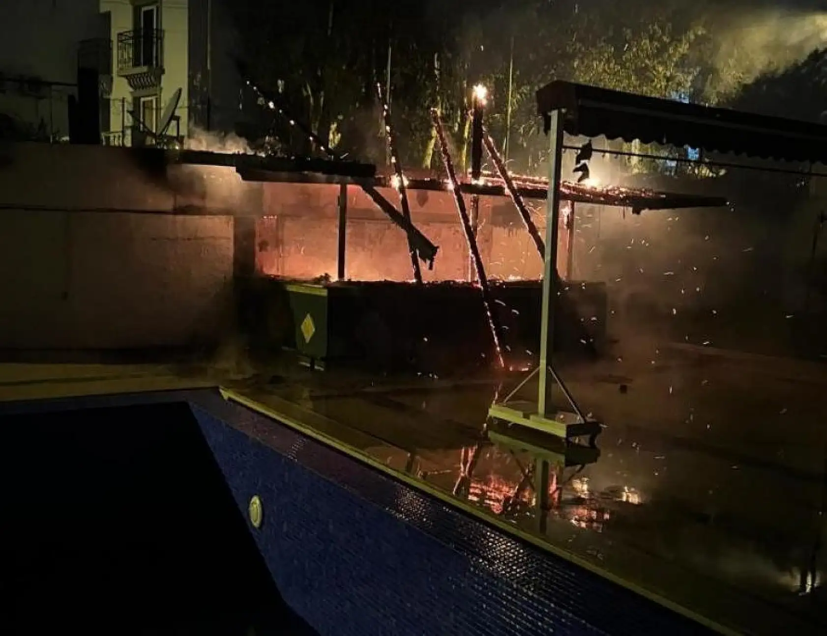 Alevler, ekiplerin müdahalesiyle söndürüldü