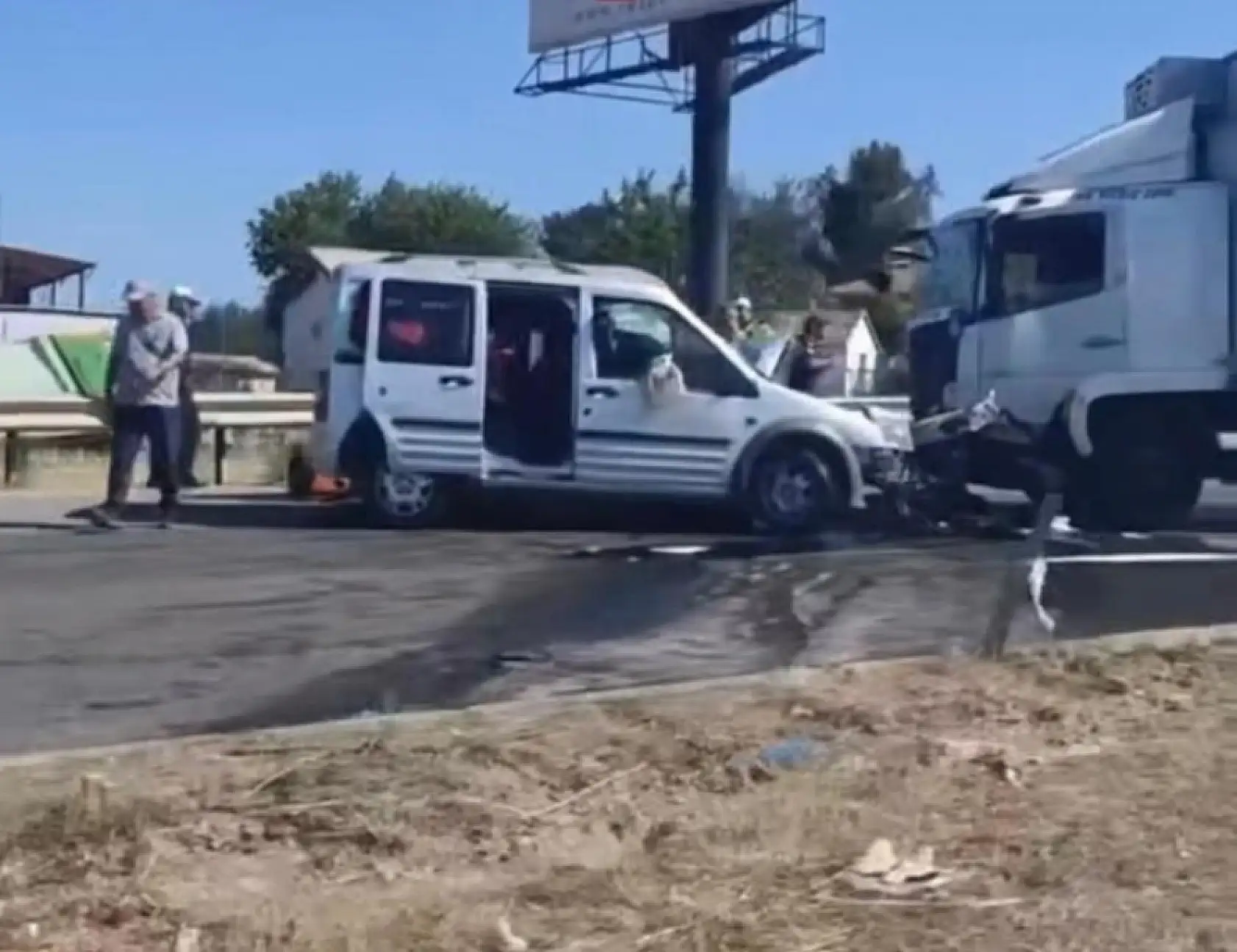 Otomobil Tırla Çarpıştı! 39 Yaşındaki Sürücü Olay Yerinde Hayatını Kaybetti