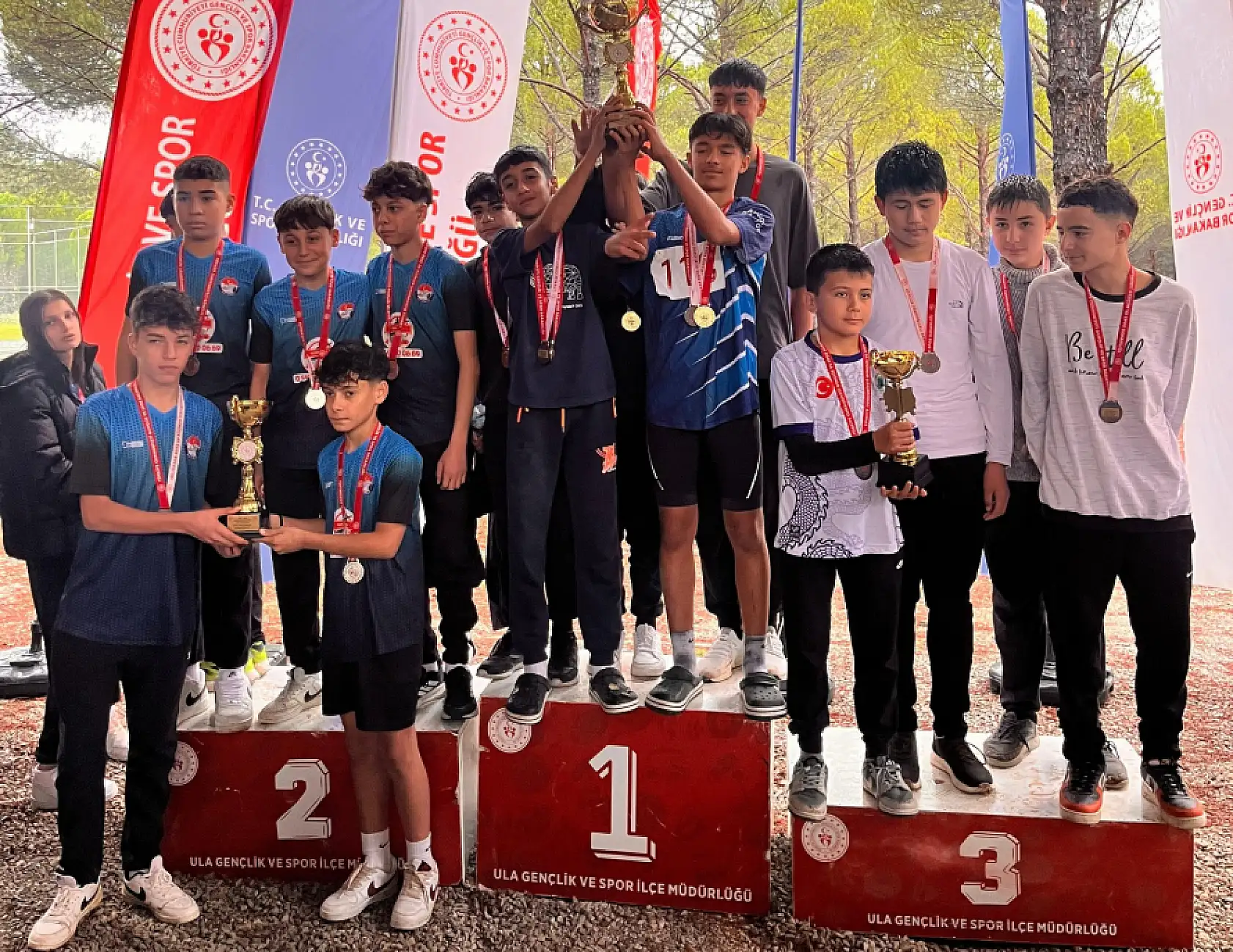 Ula'da okul sporları kros il birinciliğinde 130 sporcu ter döktü
