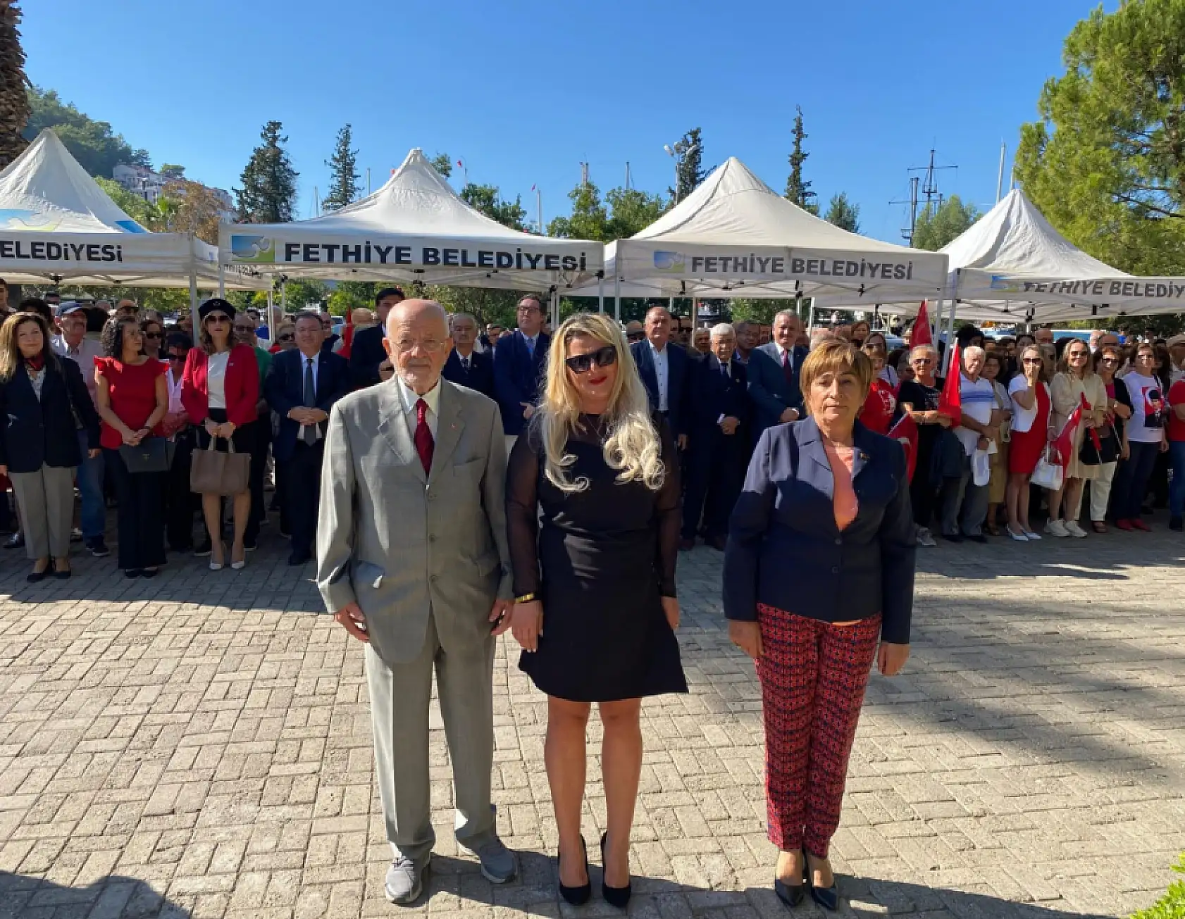 Fethiye'de CHP'den çelenk sunma töreni