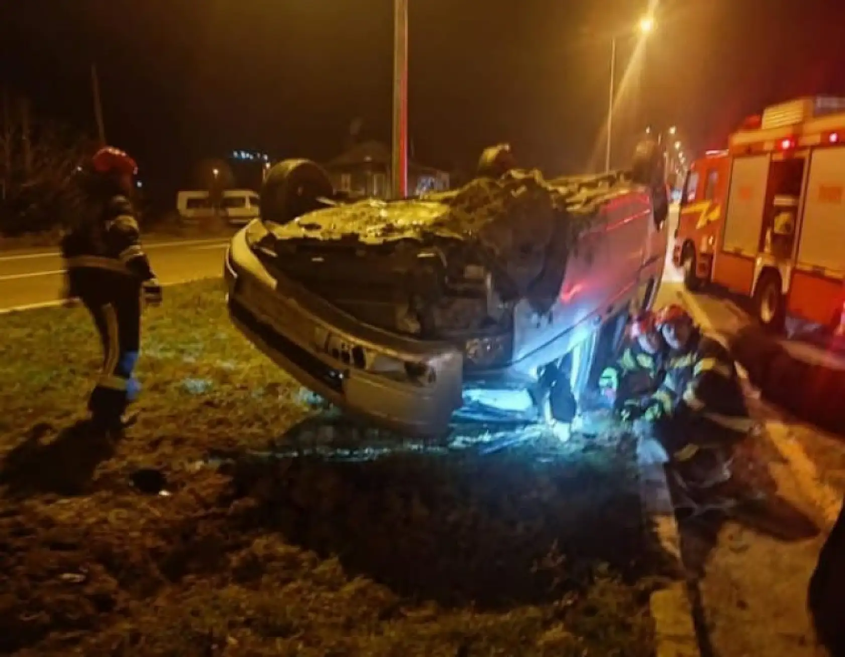 Yoldan çıkan otomobil ters döndü 1 yaralı