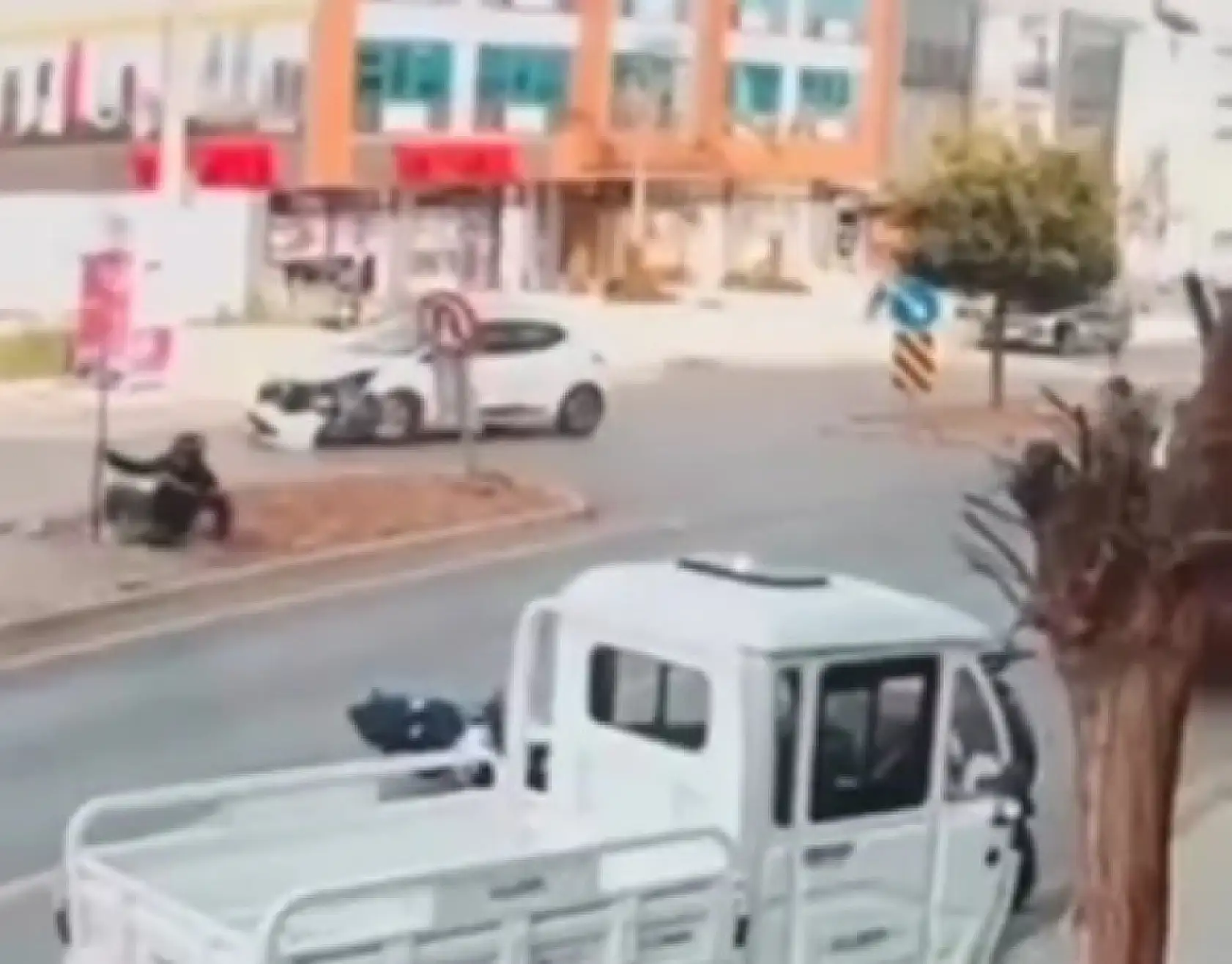 Bodrum'da feci kaza! Motosiklet havada uçtu