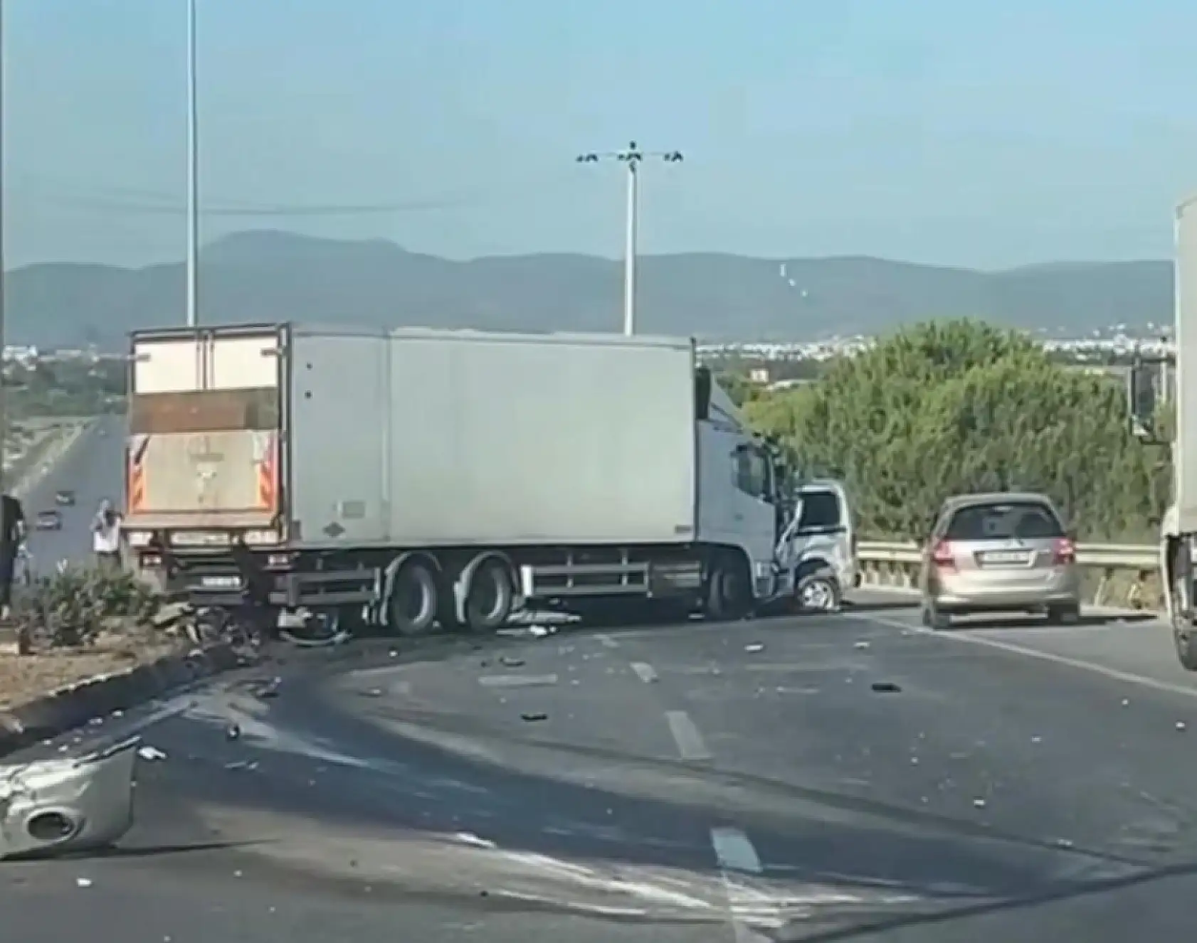Otomobil Tırla Çarpıştı! 39 Yaşındaki Sürücü Olay Yerinde Hayatını Kaybetti