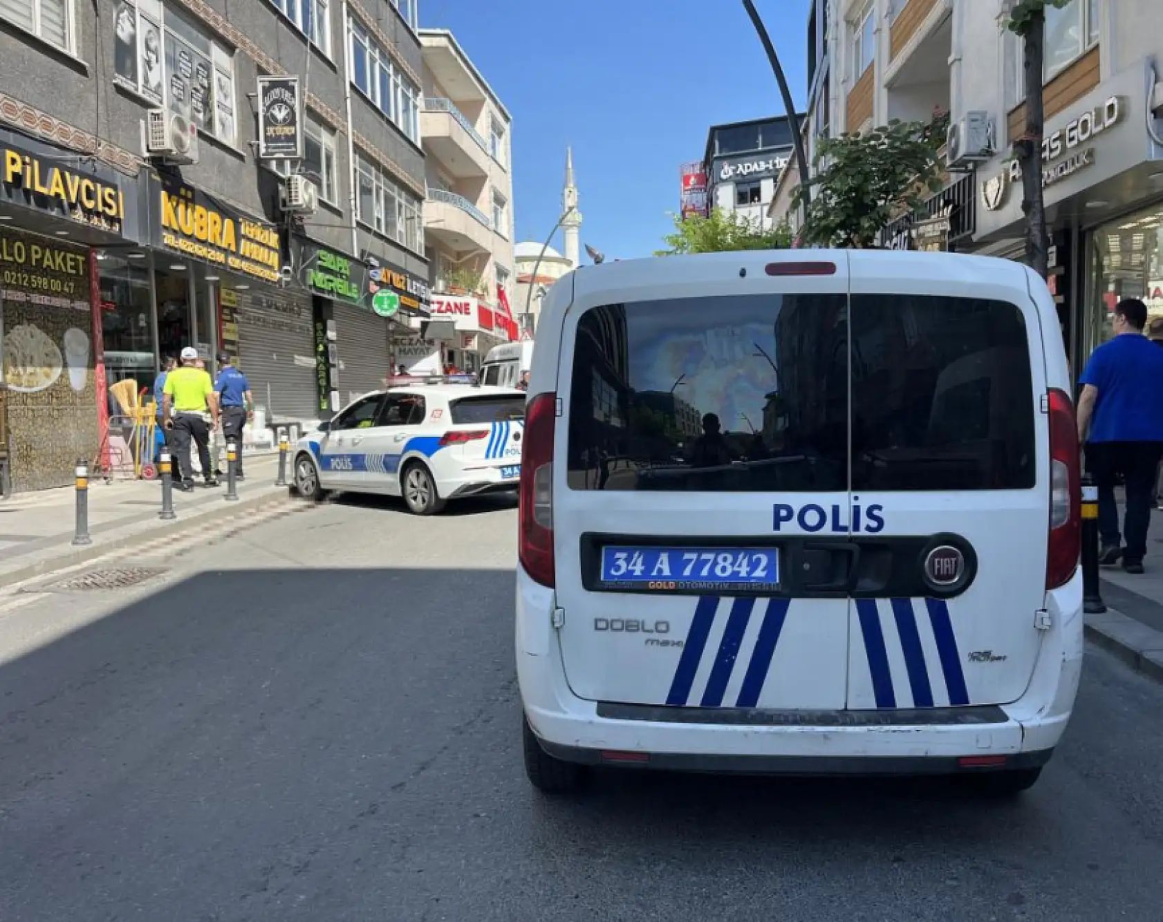 Fenalaşıp yola yığıldı, servis aracının üstünden geçmesiyle hayatını kaybetti
