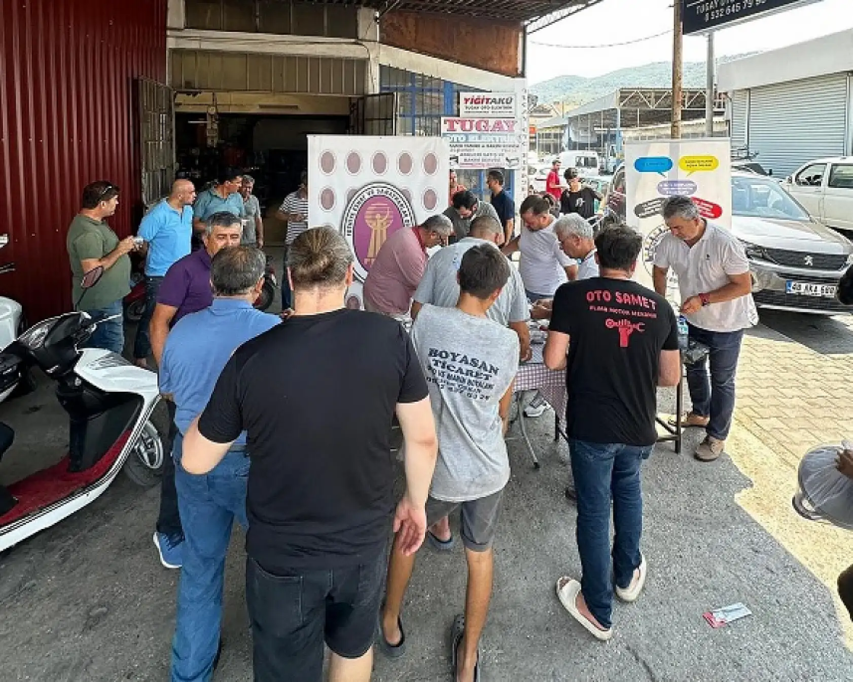 Fethiye Esnaf ve Sanatkârlar Odası'ndan Aşure İkramı