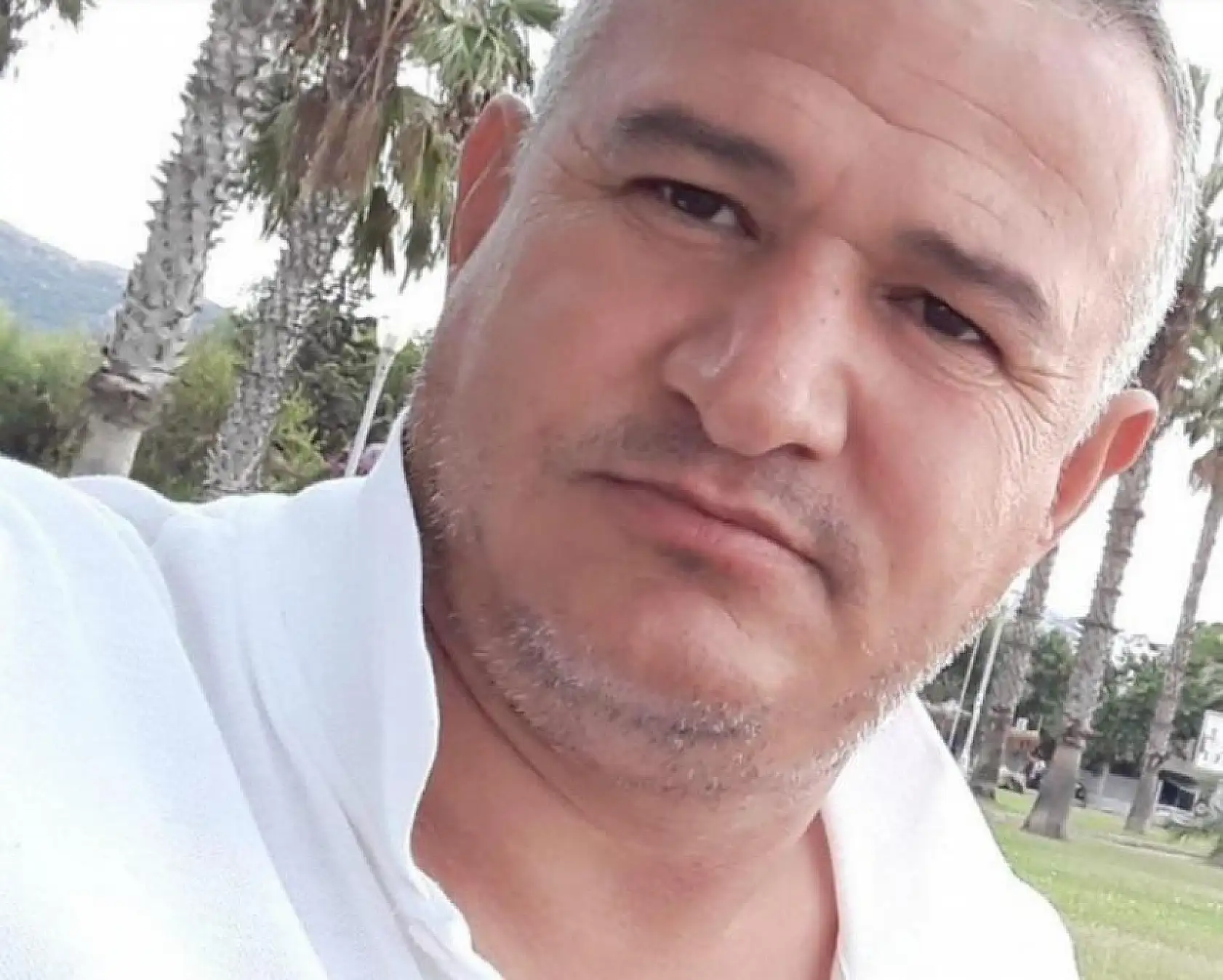 Onlarca kişinin gözü önünde husumetlisini vurarak öldürdü