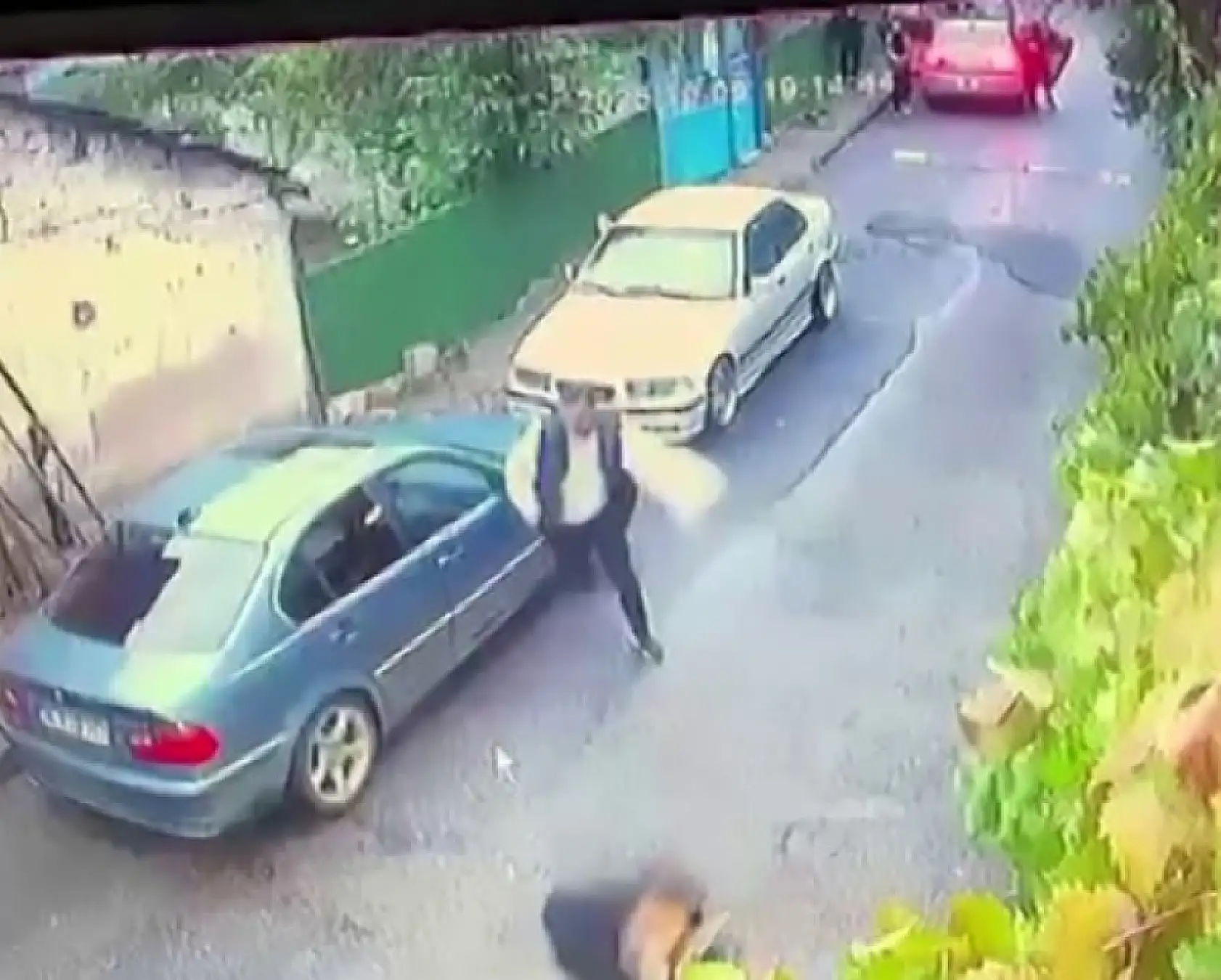 Sokak ortasında dehşet: Rastgele ateş açıp bir genci kaçırdılar