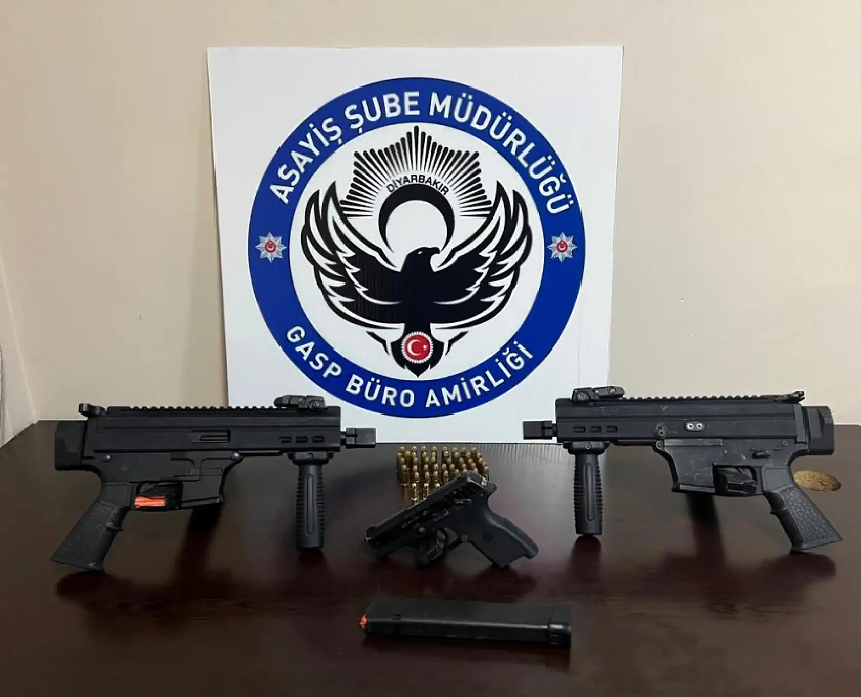 Otomatik silahlarla tehditler savuran olaya ilişkin 4 kişi yakalandı