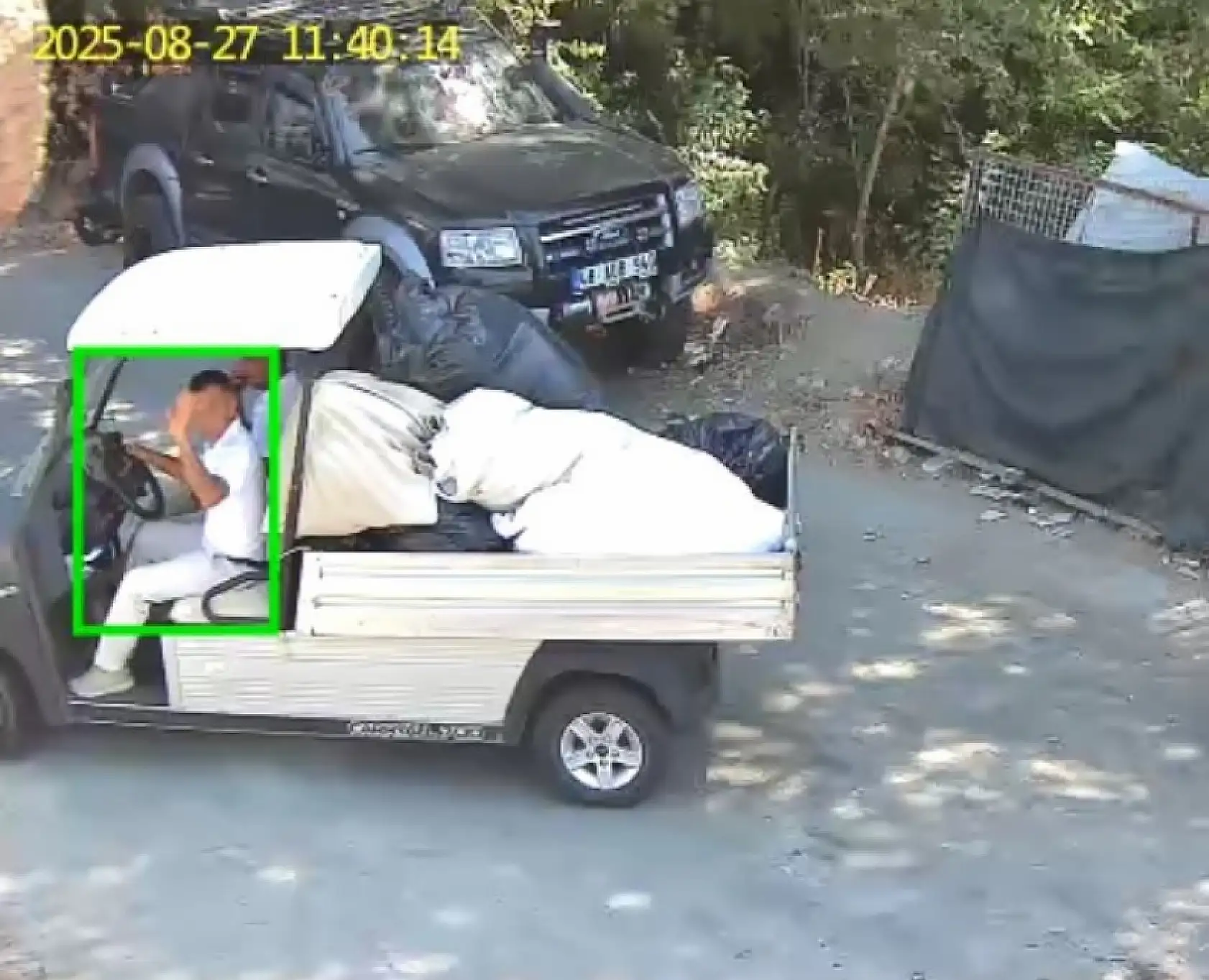 Fethiye'de anonsla uyarılınca yere attığı izmariti geri aldı