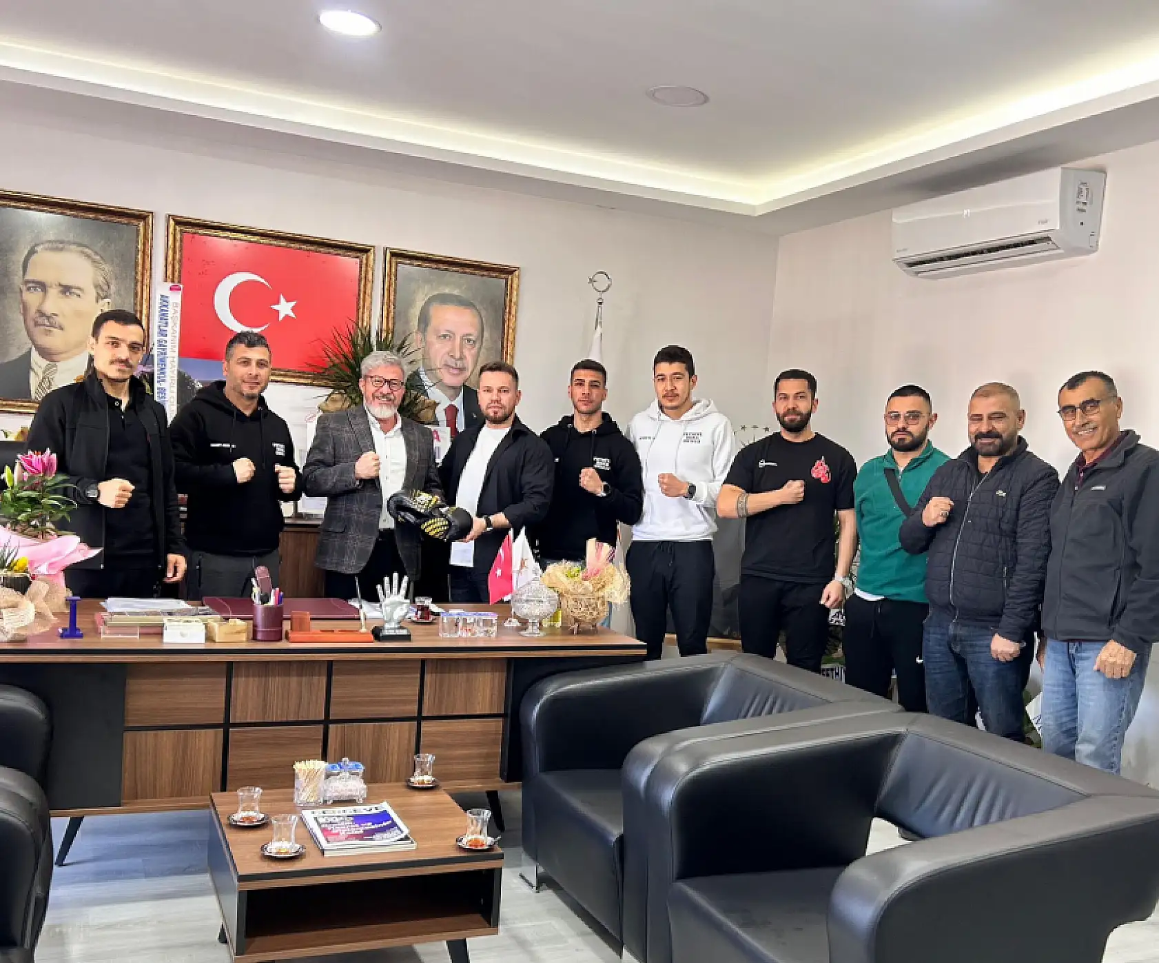 AK Parti Fethiye İlçe Başkanı Sarıhan'a boks camiasından anlamlı ziyaret