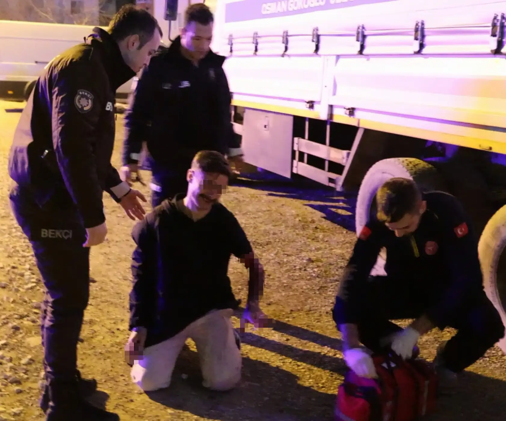 'Kaybedecek bir şeyim yok' diyen şahıs bıçakla kendini yaraladı