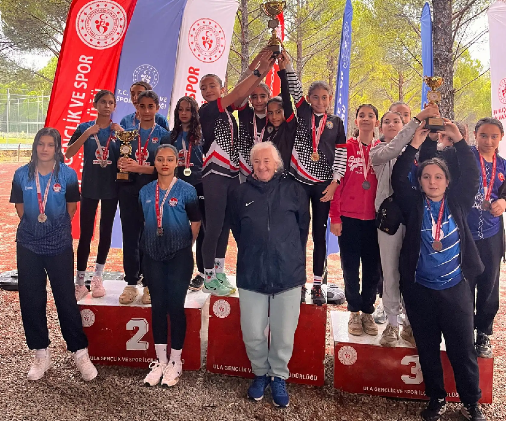 Ula'da okul sporları kros il birinciliğinde 130 sporcu ter döktü