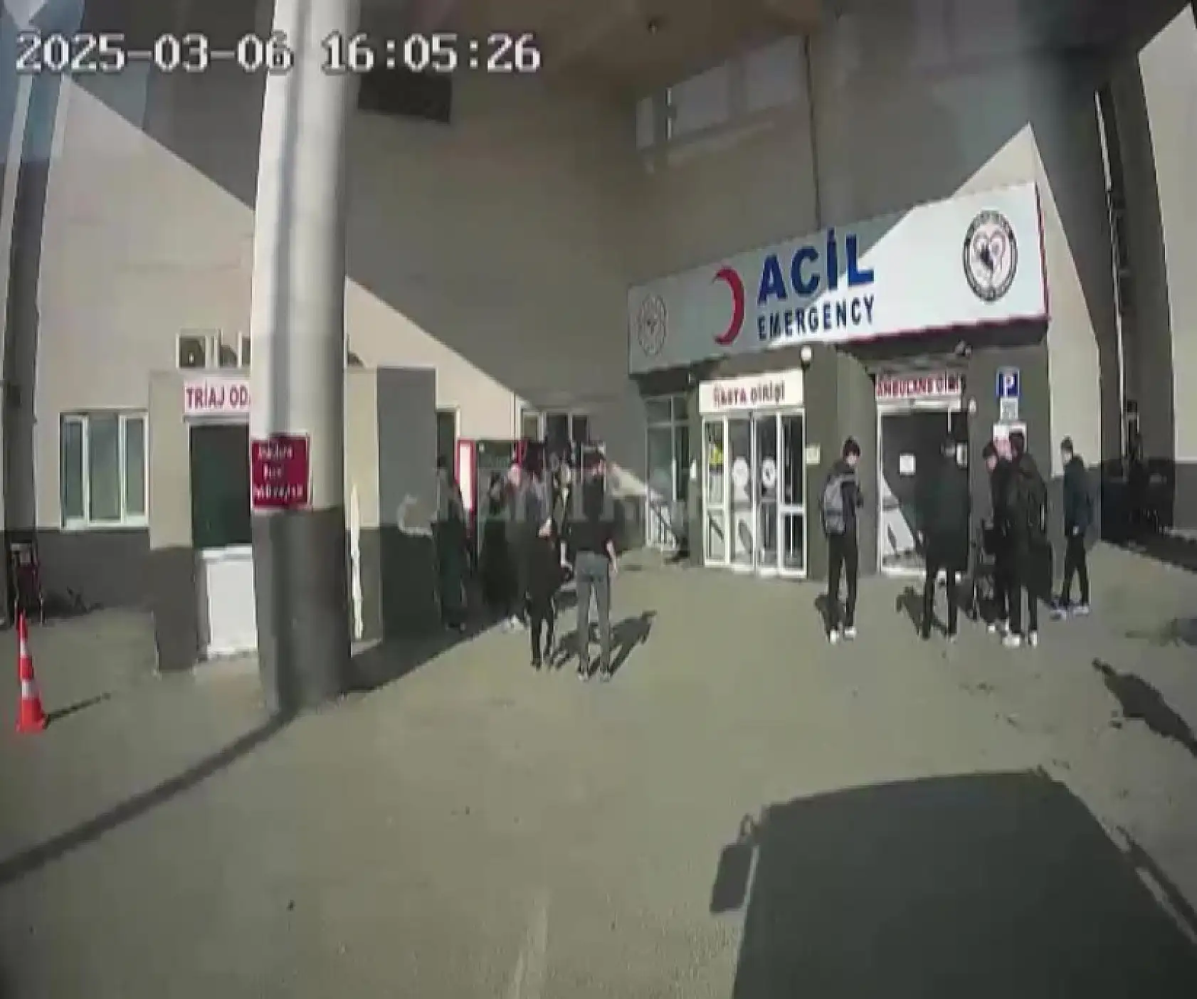 Okul çıkışı çıkan kavgada 2 lise öğrencisi birbirini bıçakladı