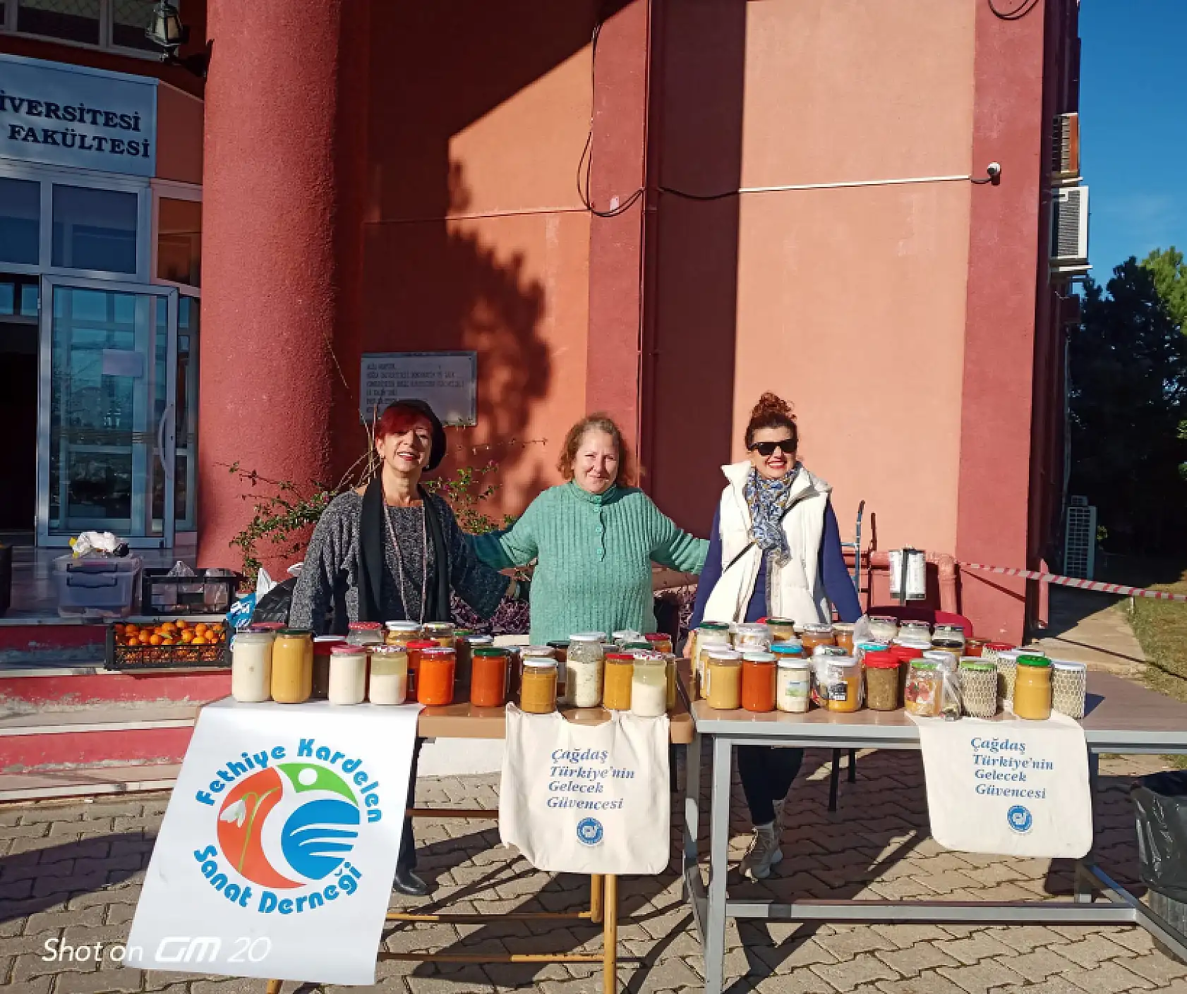 Fethiye Kardelen Sanat Derneği Paylaşım ve Gönüllülük Gününe Öncülük Yaptı