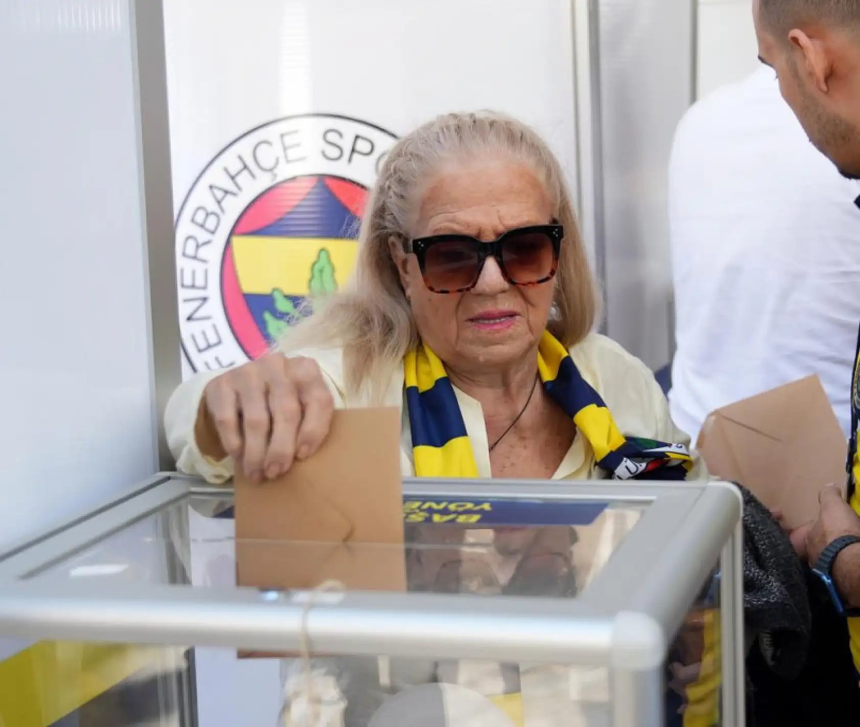 Fenerbahçe'de oy kullanma işlemi başladı