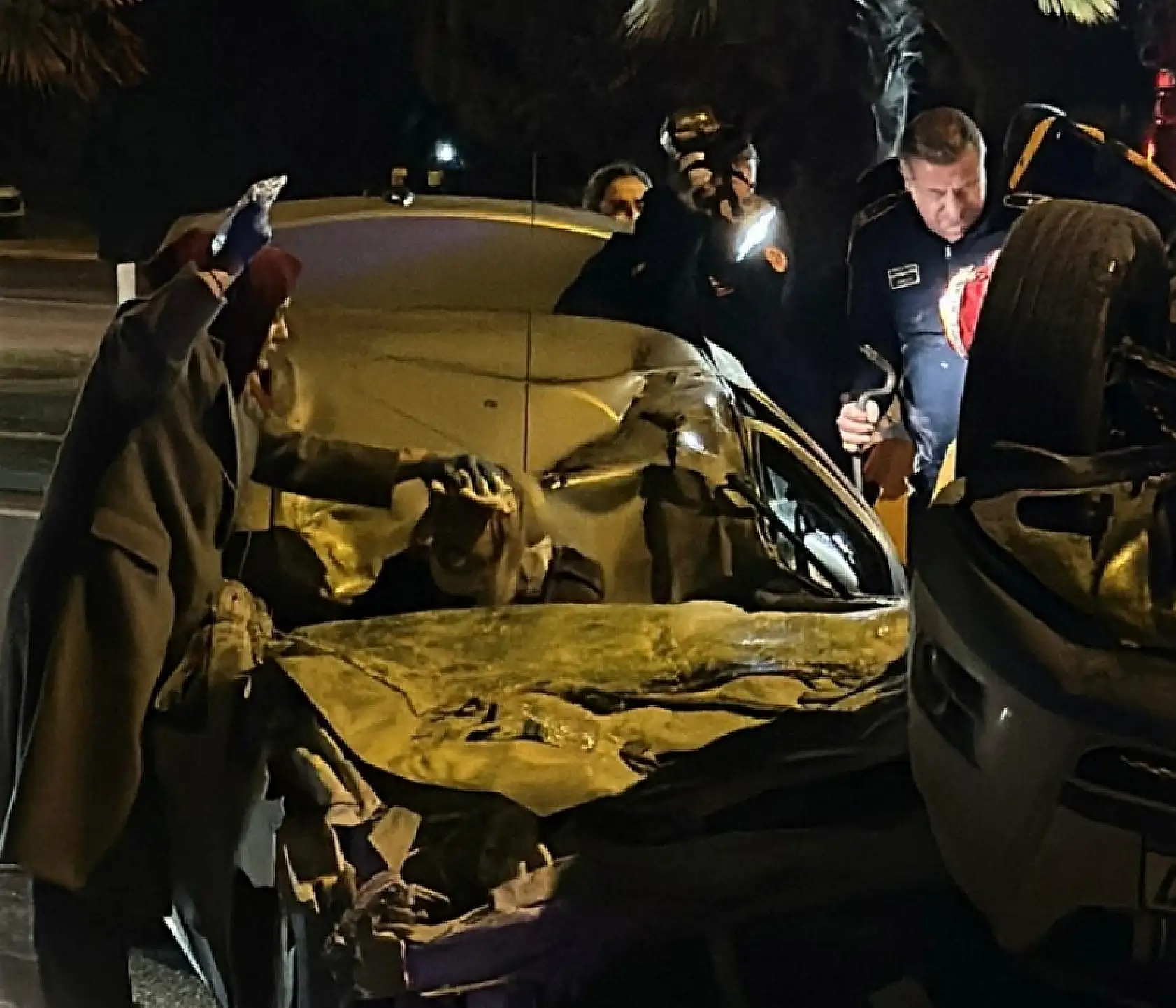 Katliam gibi kaza... İki araç kafa kafaya çarpıştı: 1 ölü, 3 ağır yaralı