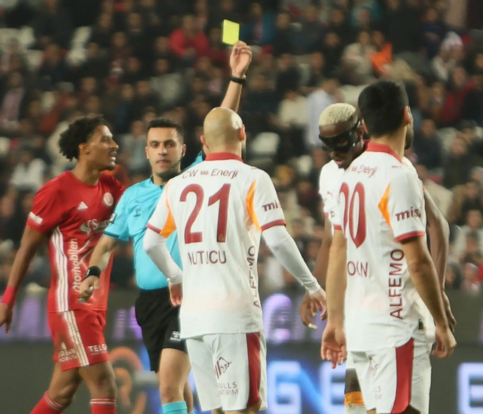 Trendyol Süper Lig: Antalyaspor: 1 - Galatasaray: 4