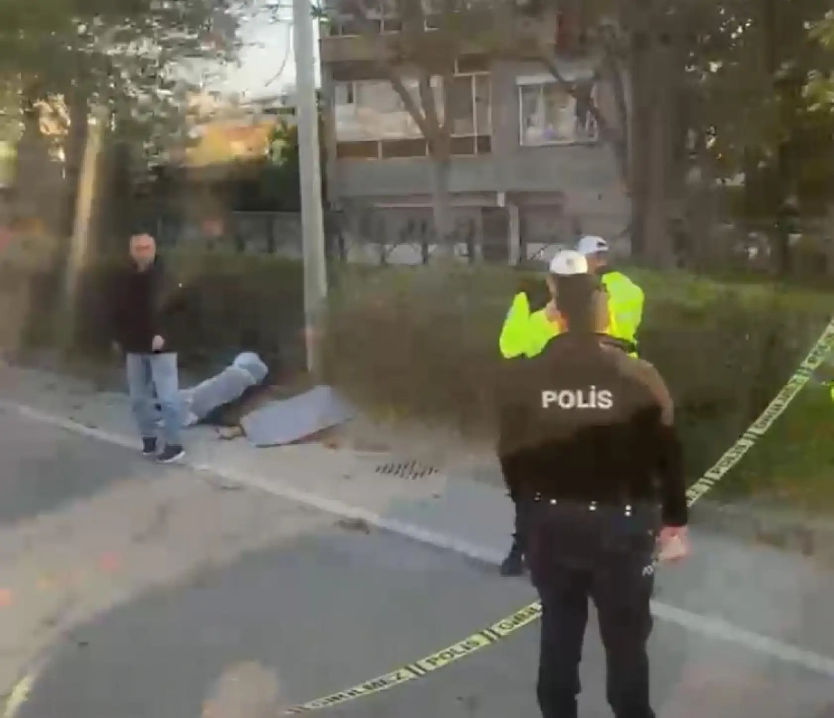 Aydınlatma direğine çarptı, duramadı! Motosikletli sürücü olay yerinde can verdi