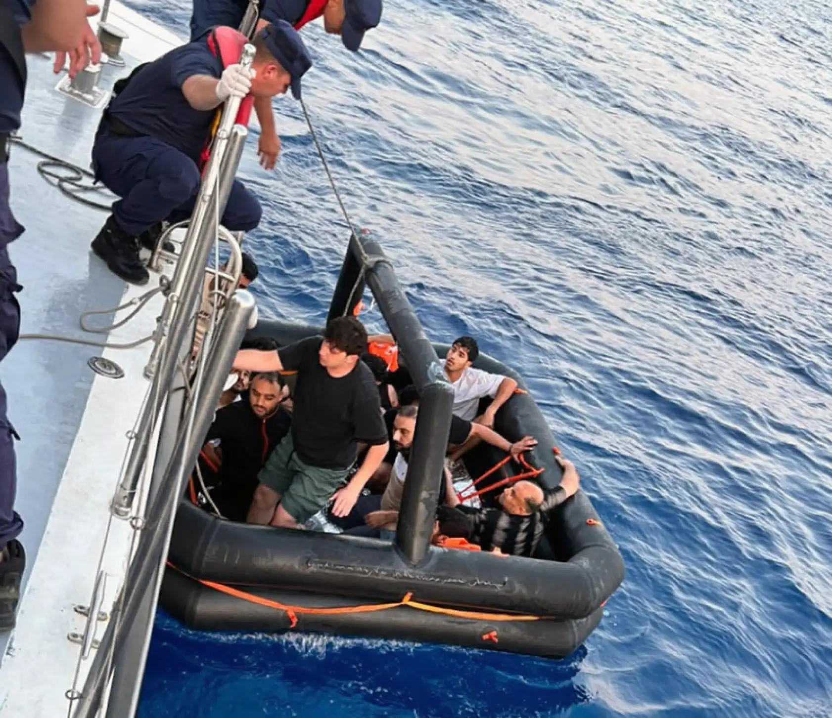 Yunanistan'ın geri ittiği can salında bir göçmen kaçakçılığı şüphelisi yakalandı